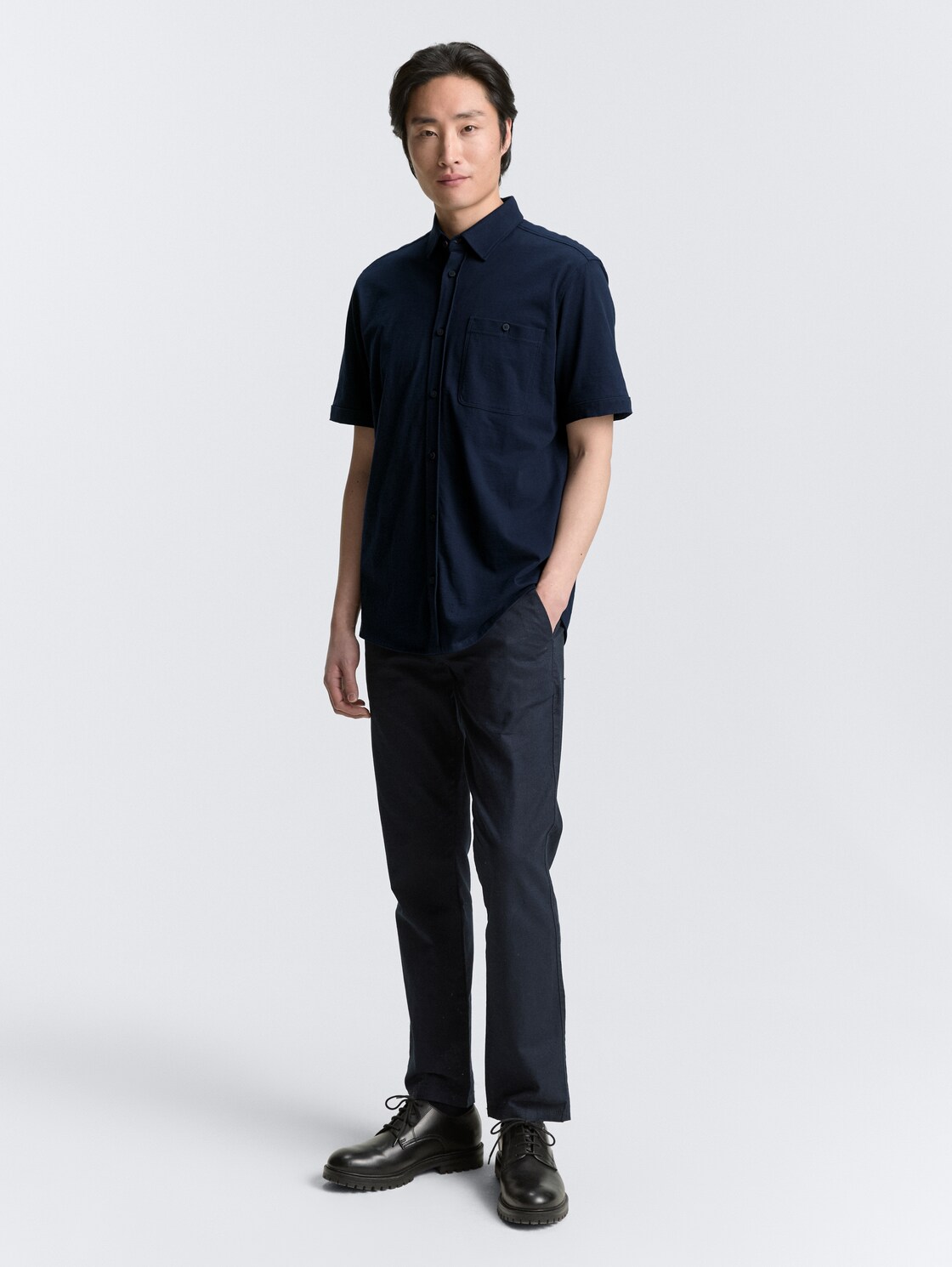 Regular Fit Kurzarmhemd aus Baumwolle - sky captain blue - Model-Vorderansicht