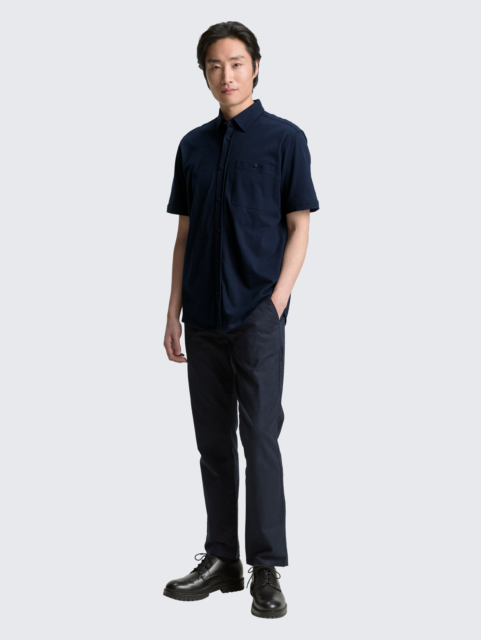 Regular Fit Kurzarmhemd aus Baumwolle - sky captain blue - Model-Vorderansicht