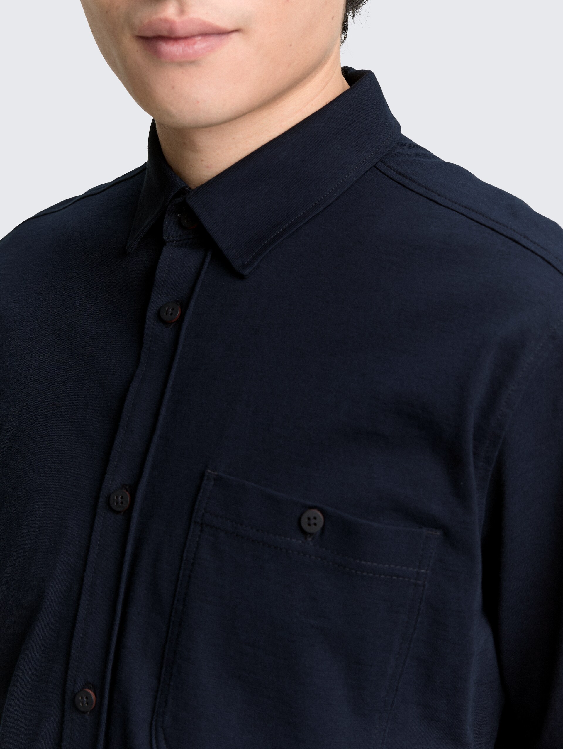 Regular Fit Kurzarmhemd aus Baumwolle - sky captain blue - Detail-Model-Ansicht