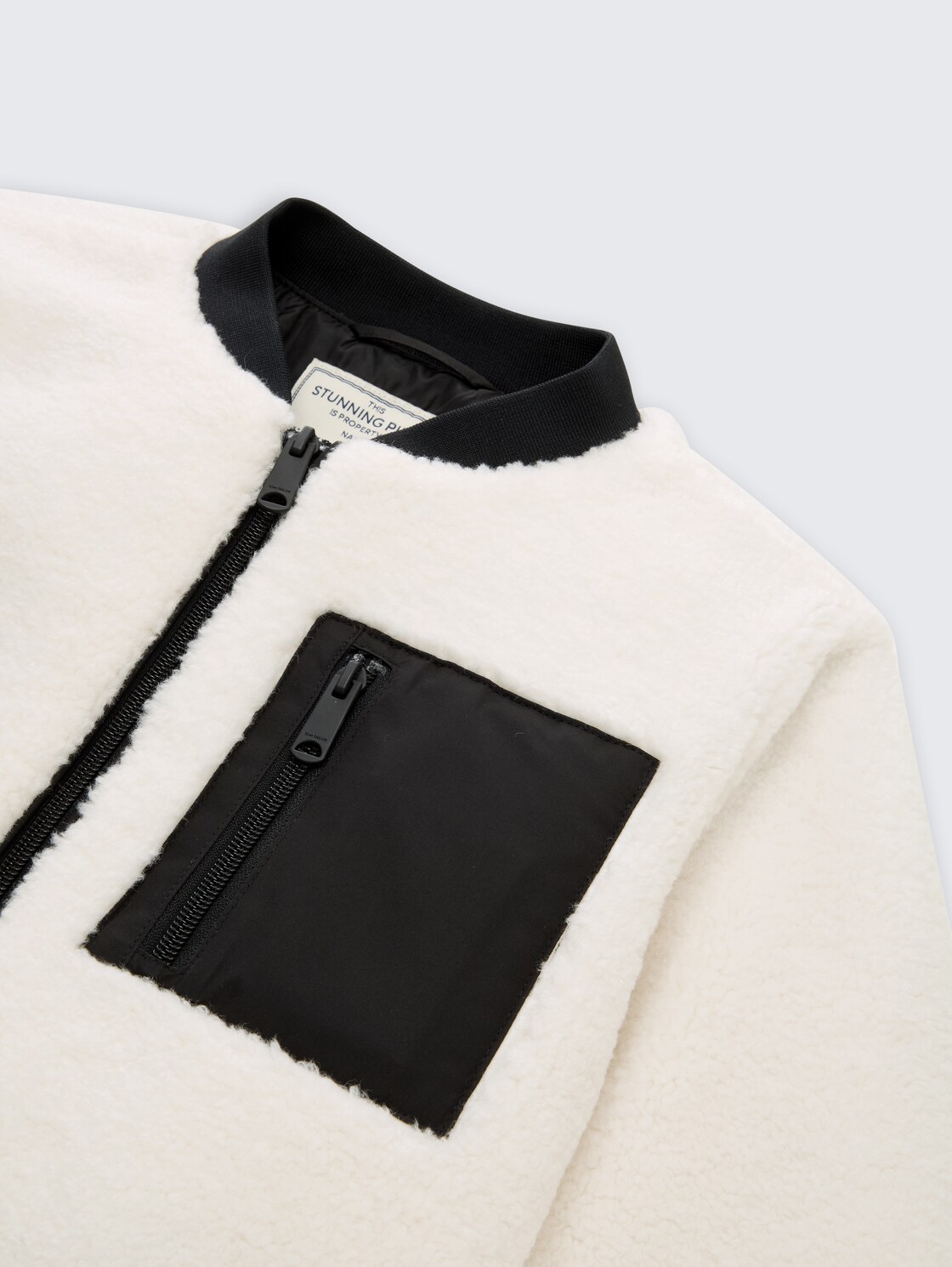 Teddy Bomberjacke - light cream beige - Detail-Model-Ansicht