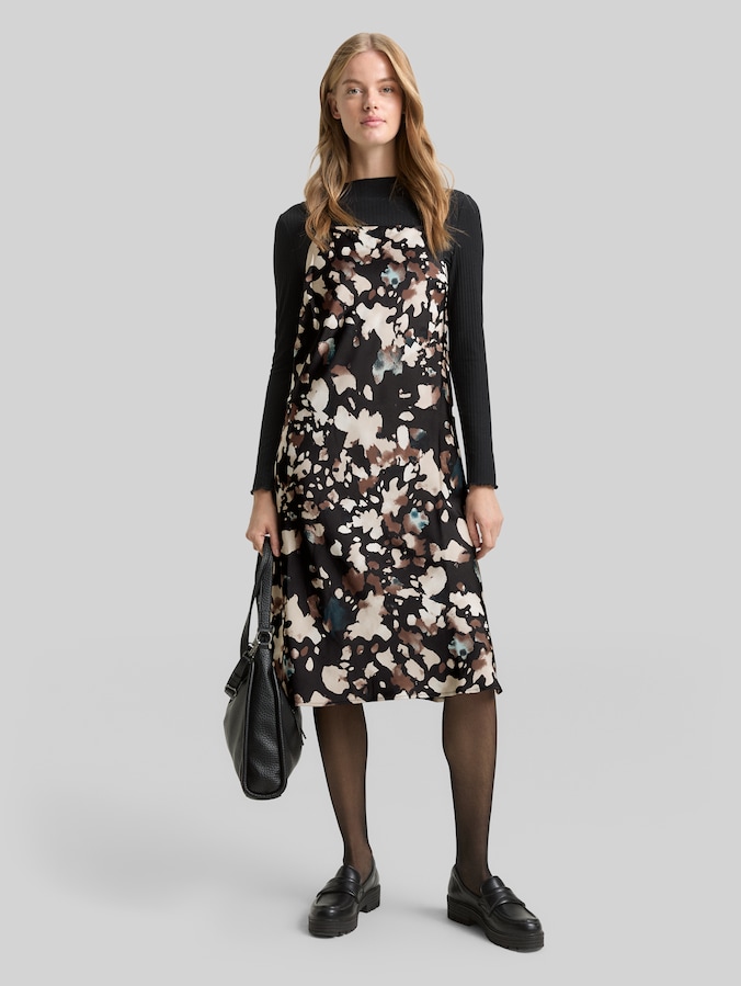 Robe midi en satin avec motif par Denim Female, abstract print