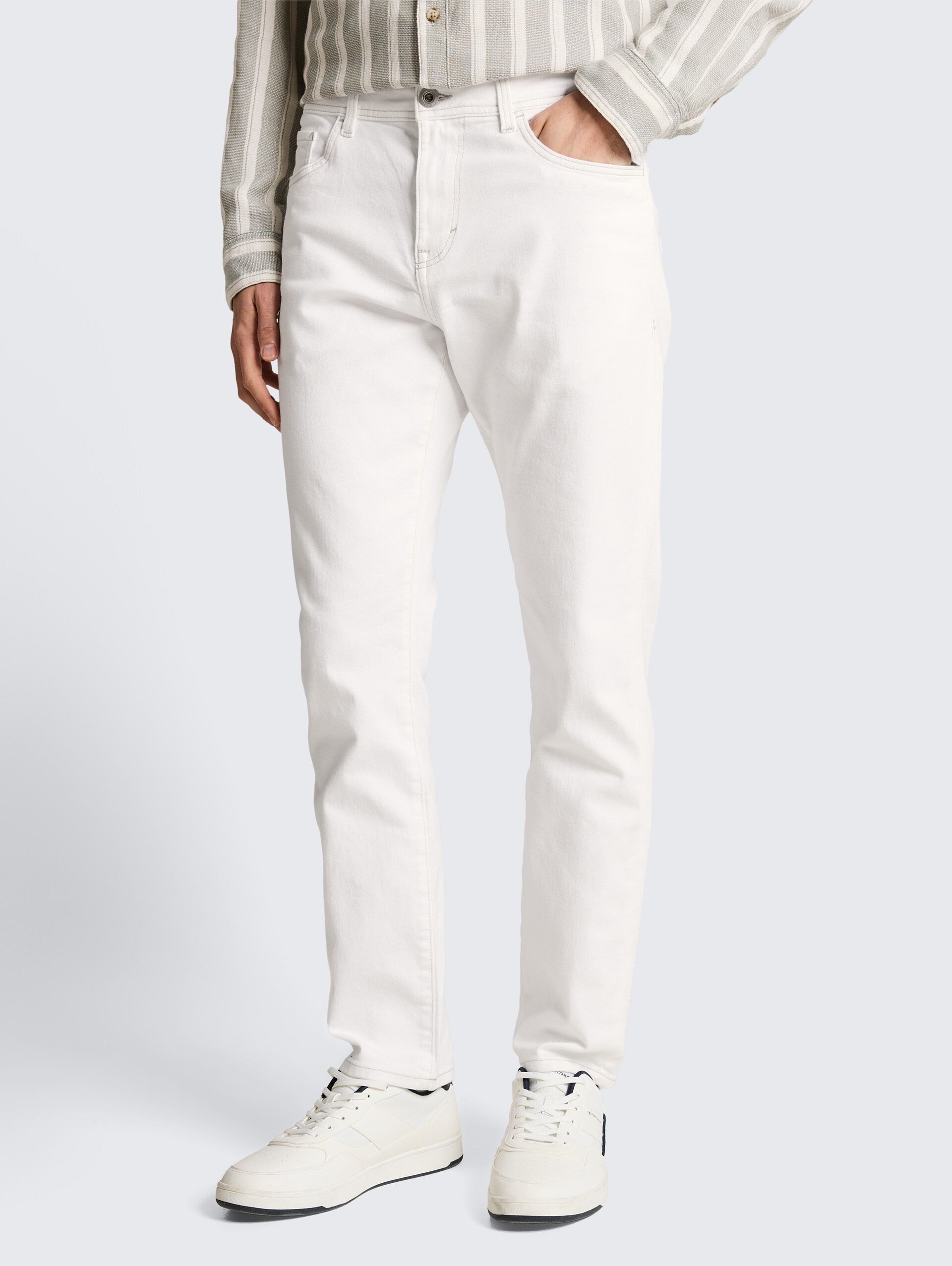 TTJOSH REGULAR SLIM Jeans - White Denim - Ausschnitt Model-Vorderansicht