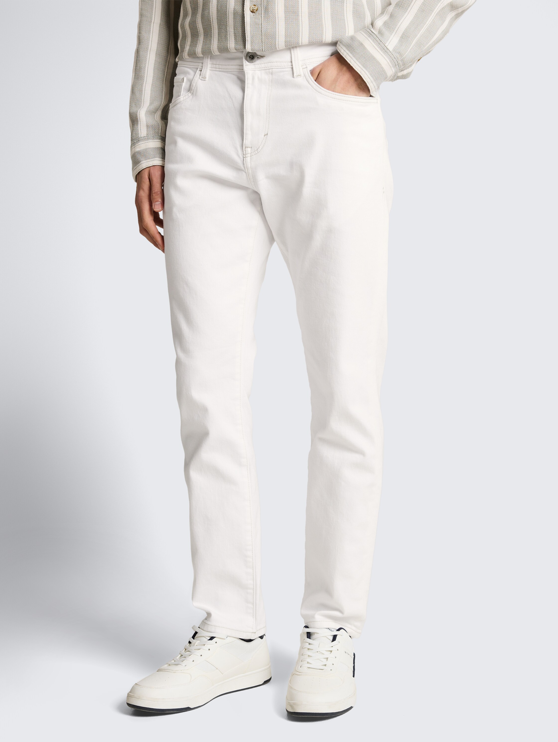 TTJOSH REGULAR SLIM Jeans - White Denim - Ausschnitt Model-Vorderansicht