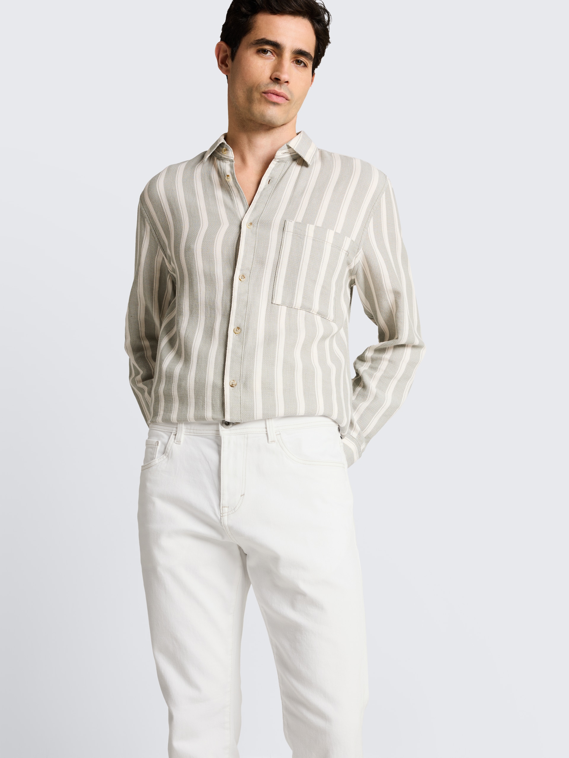 TTJOSH REGULAR SLIM Jeans - White Denim - Detail-Model-Ansicht