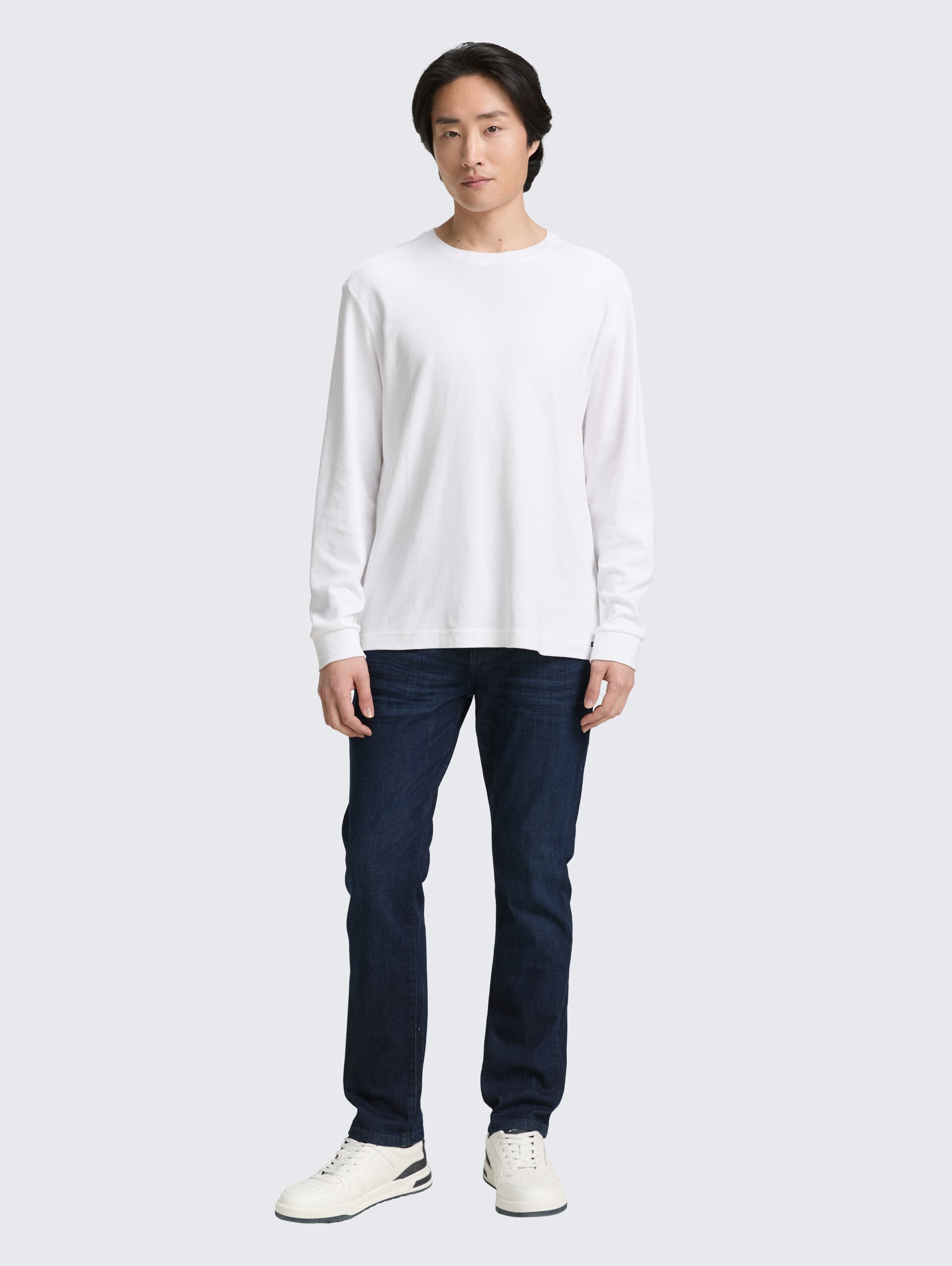TTJOSH REGULAR SLIM Jeans - Clean Rinsed Blue Denim - Model-Vorderansicht