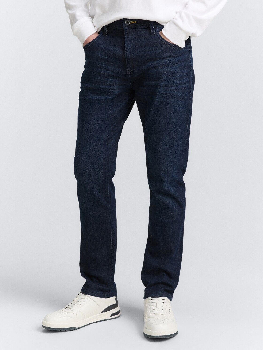 TTJOSH REGULAR SLIM Jeans - Clean Rinsed Blue Denim - Ausschnitt Model-Vorderansicht