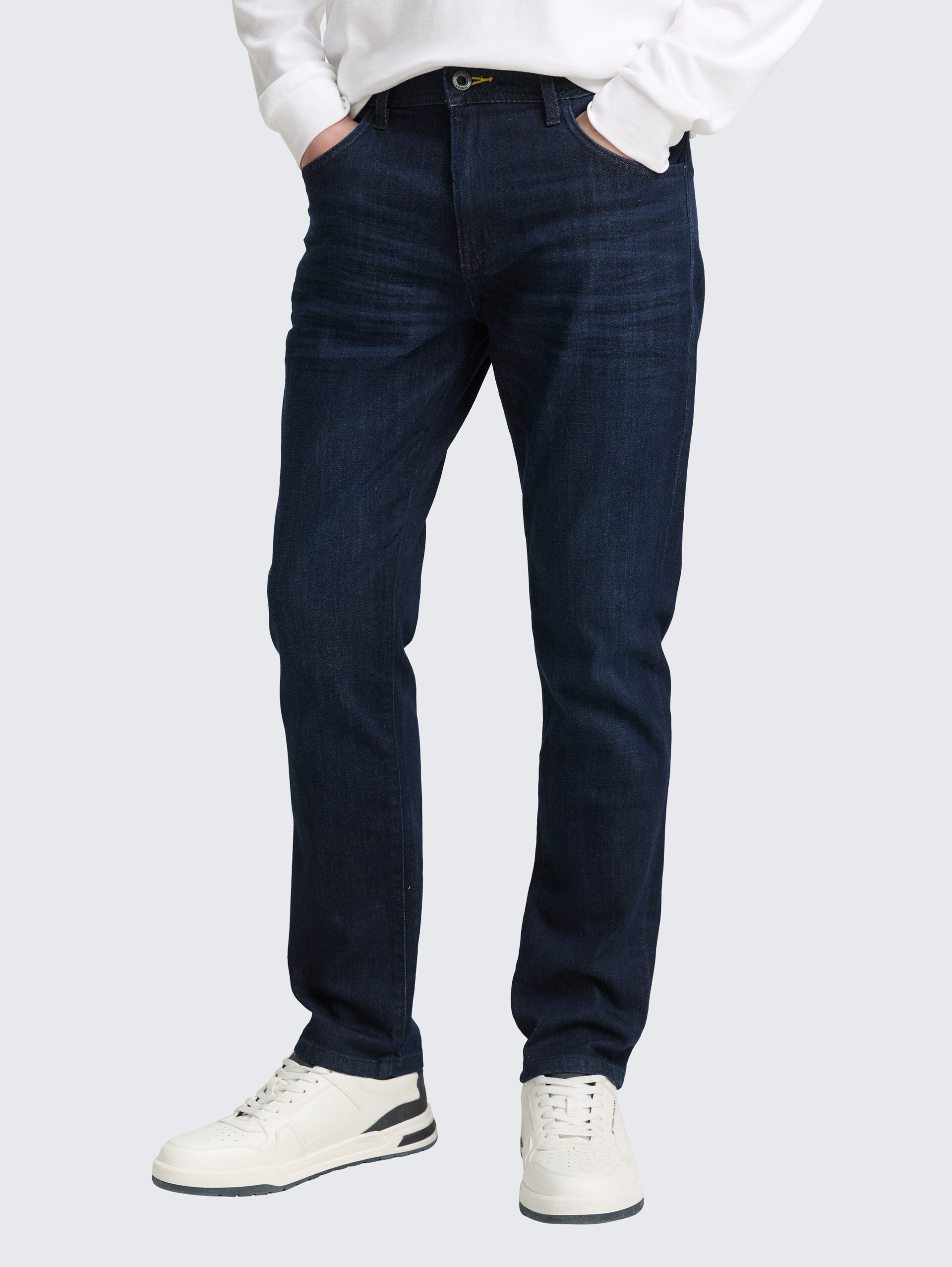 TTJOSH REGULAR SLIM Jeans - Clean Rinsed Blue Denim - Ausschnitt Model-Vorderansicht