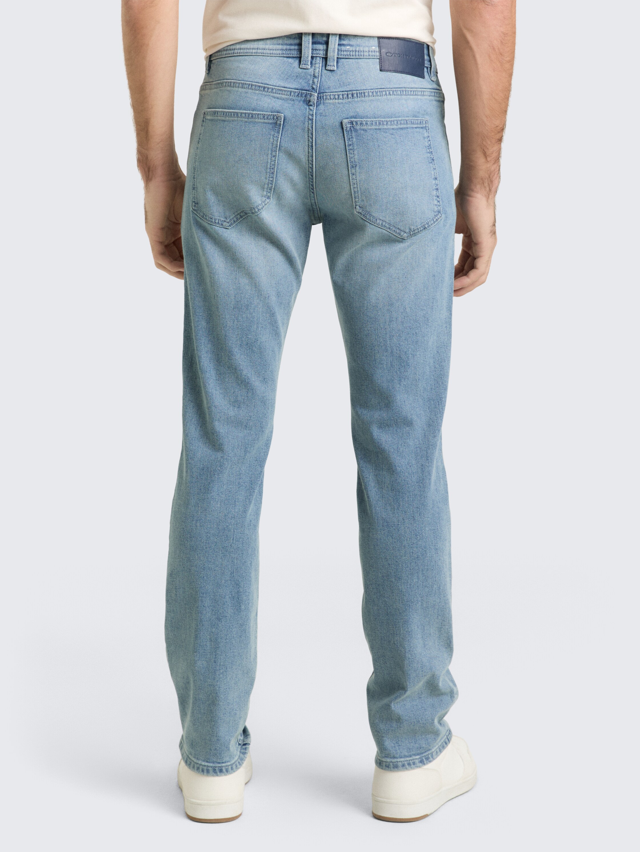 TTJOSH REGULAR SLIM jeans - Used Light Stone Blue Denim - Neckline model-back view