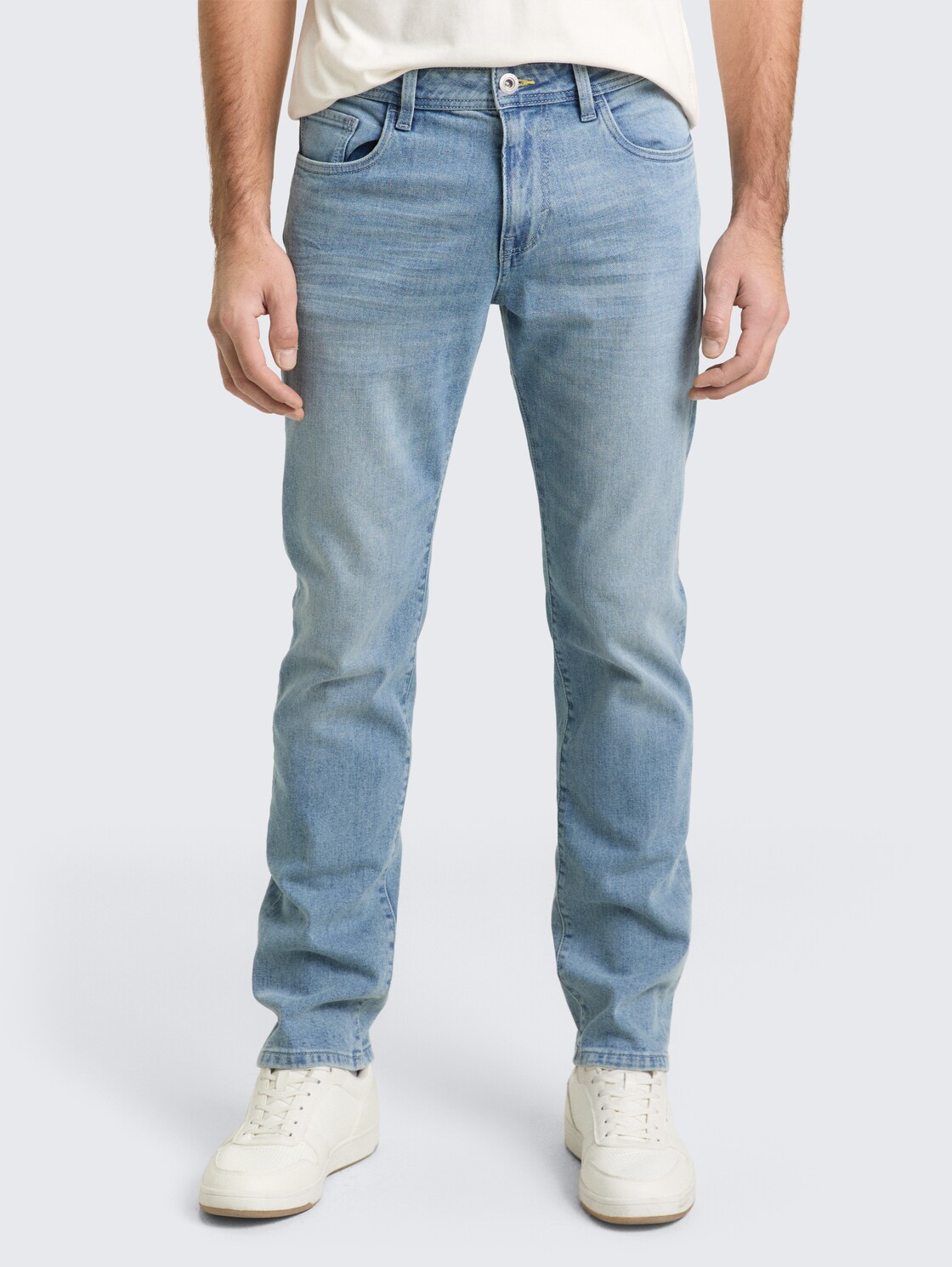 TTJOSH REGULAR SLIM Jeans - Used Light Stone Blue Denim - Ausschnitt Model-Vorderansicht