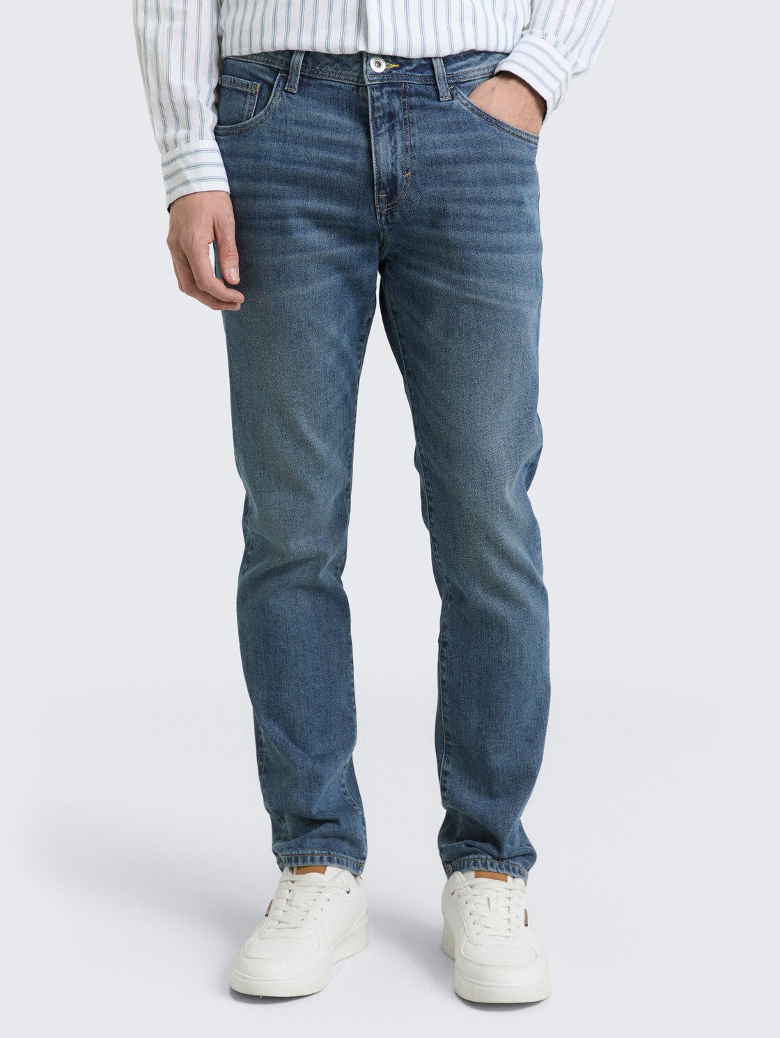 TTJOSH REGULAR SLIM Jeans - Used Mid Stone Blue Denim - Ausschnitt Model-Vorderansicht