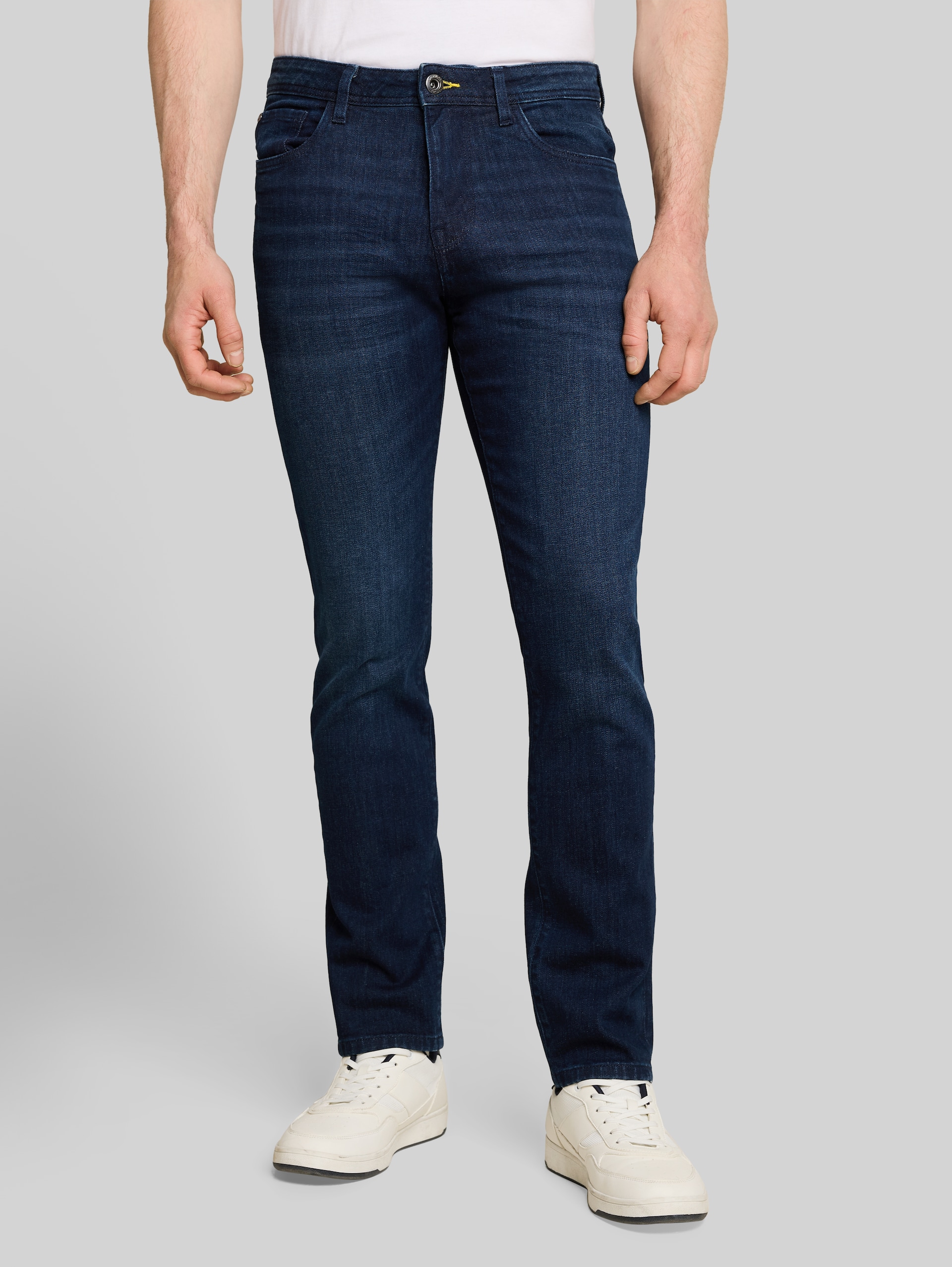 TTJOSH REGULAR SLIM Jeans - Rinsed Blue Denim - Ausschnitt Model-Vorderansicht