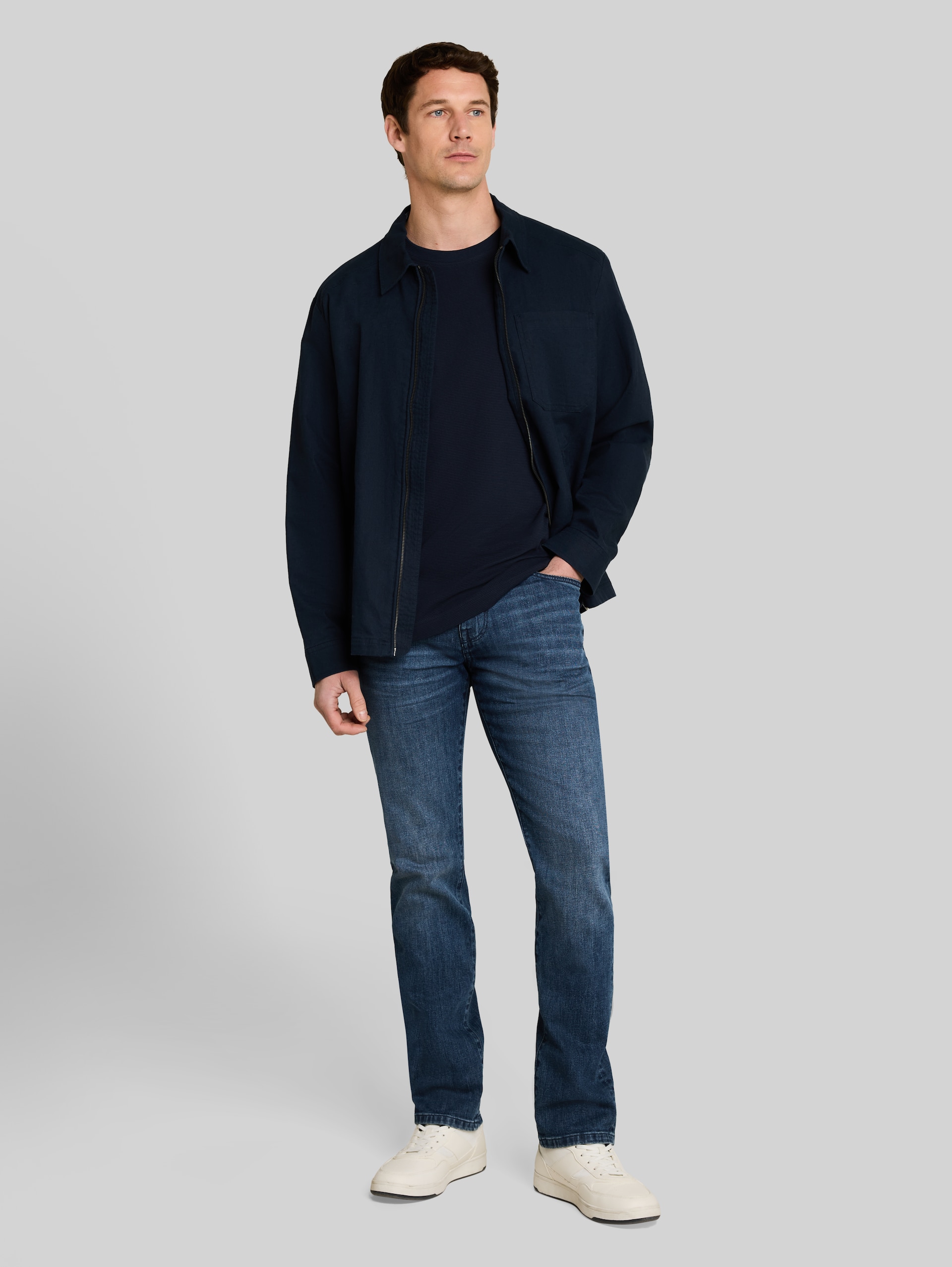 TTJOSH REGULAR SLIM Jeans - mid stone bright blue denim - Model-Vorderansicht