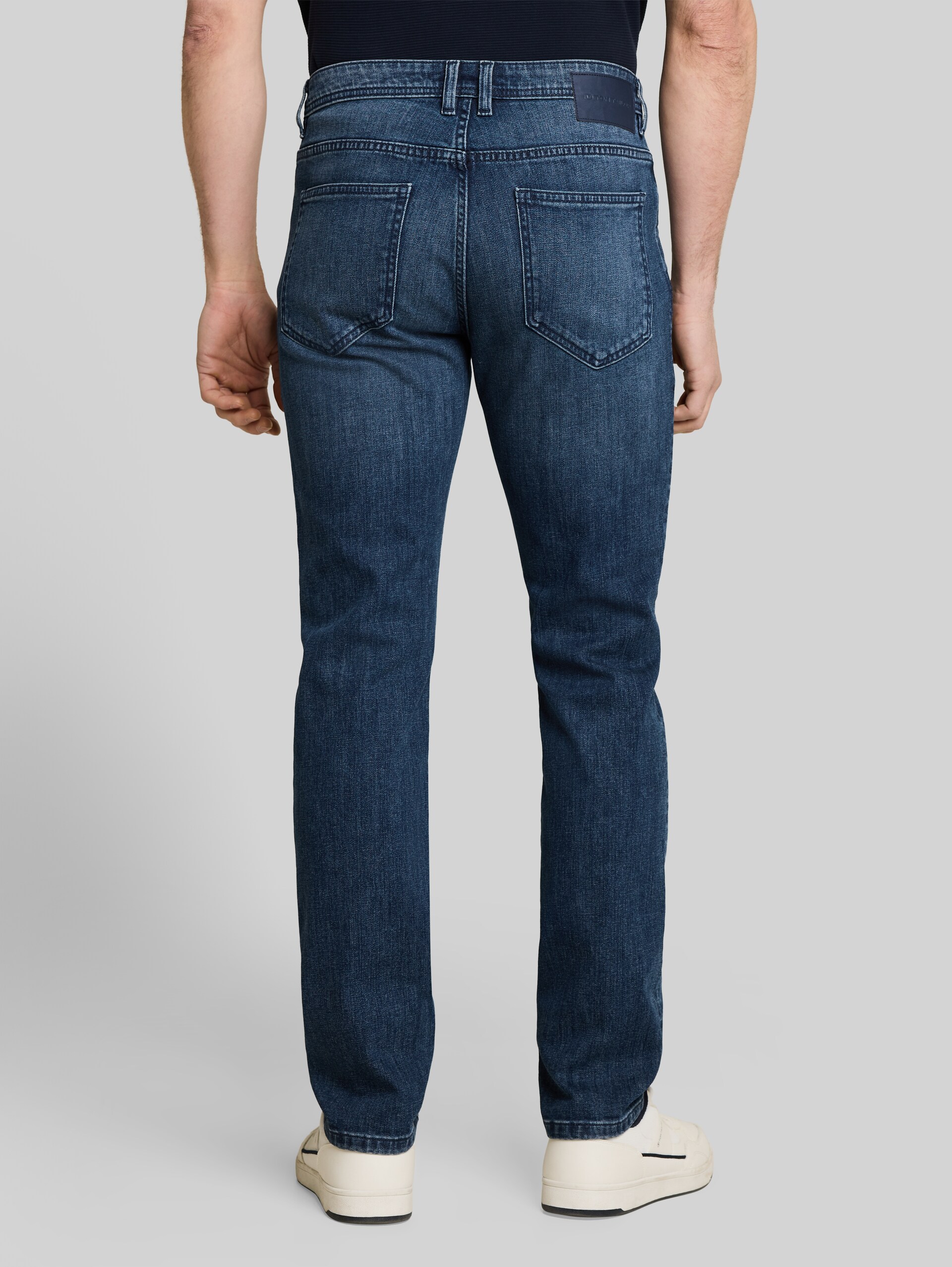 TTJOSH REGULAR SLIM Jeans - mid stone bright blue denim - Auschnitt Model-Rückansicht