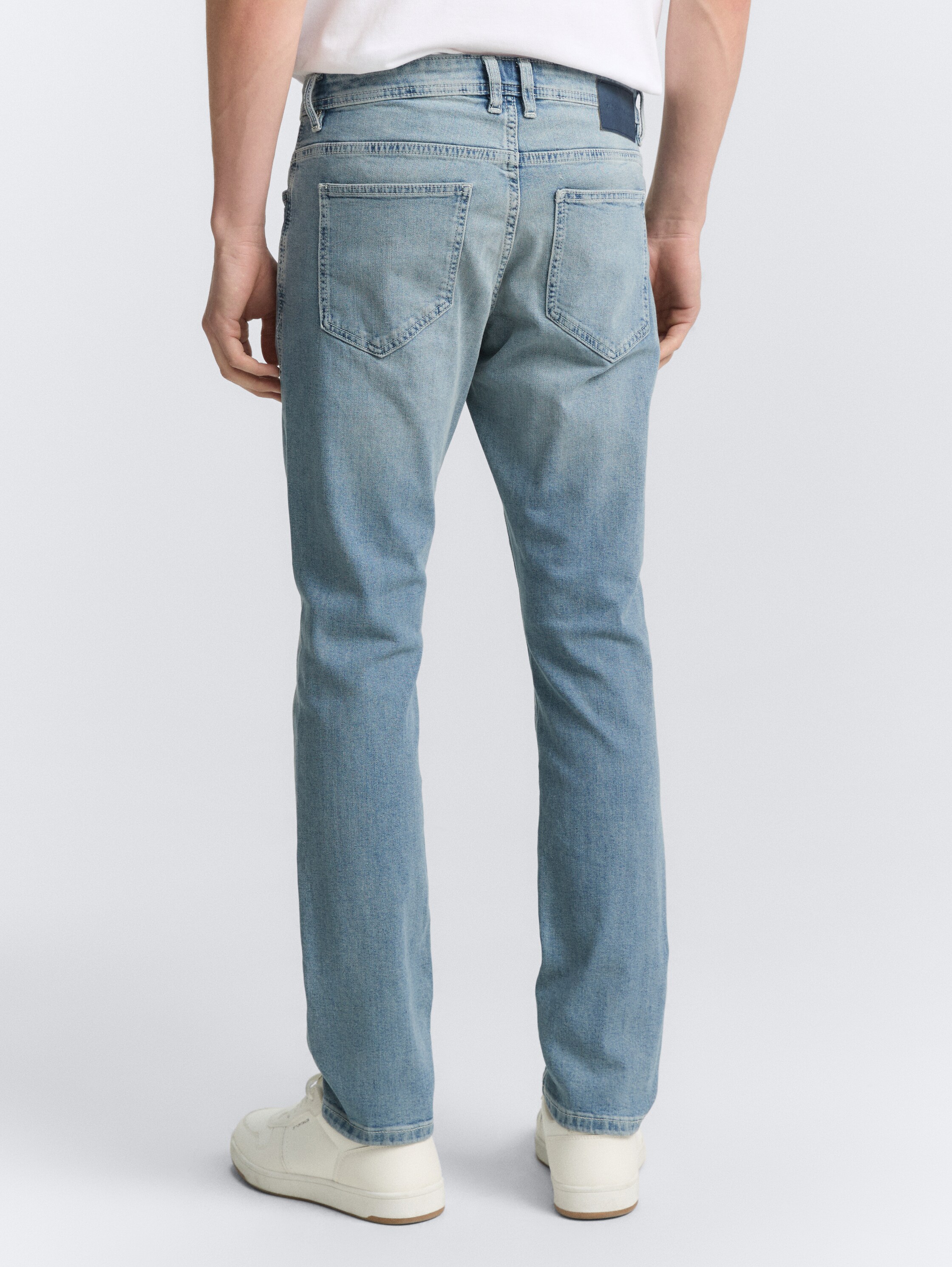 TTJOSH REGULAR SLIM Jeans - stone wash denim - Auschnitt Model-Rückansicht