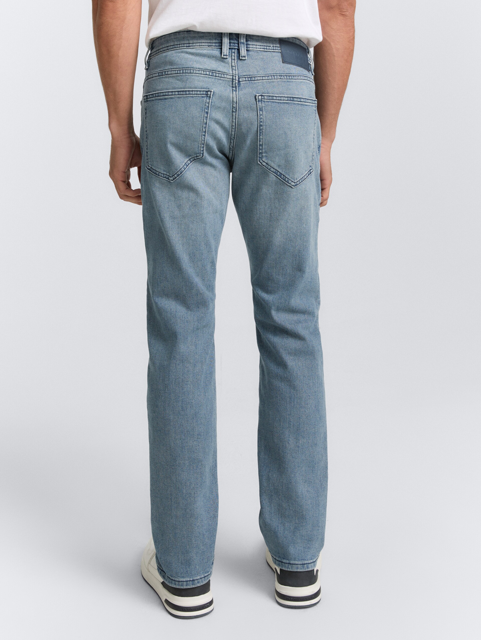 TTMARVIN STRAIGHT Jeans mit Stretch - Stone Blue Denim - Auschnitt Model-Rückansicht