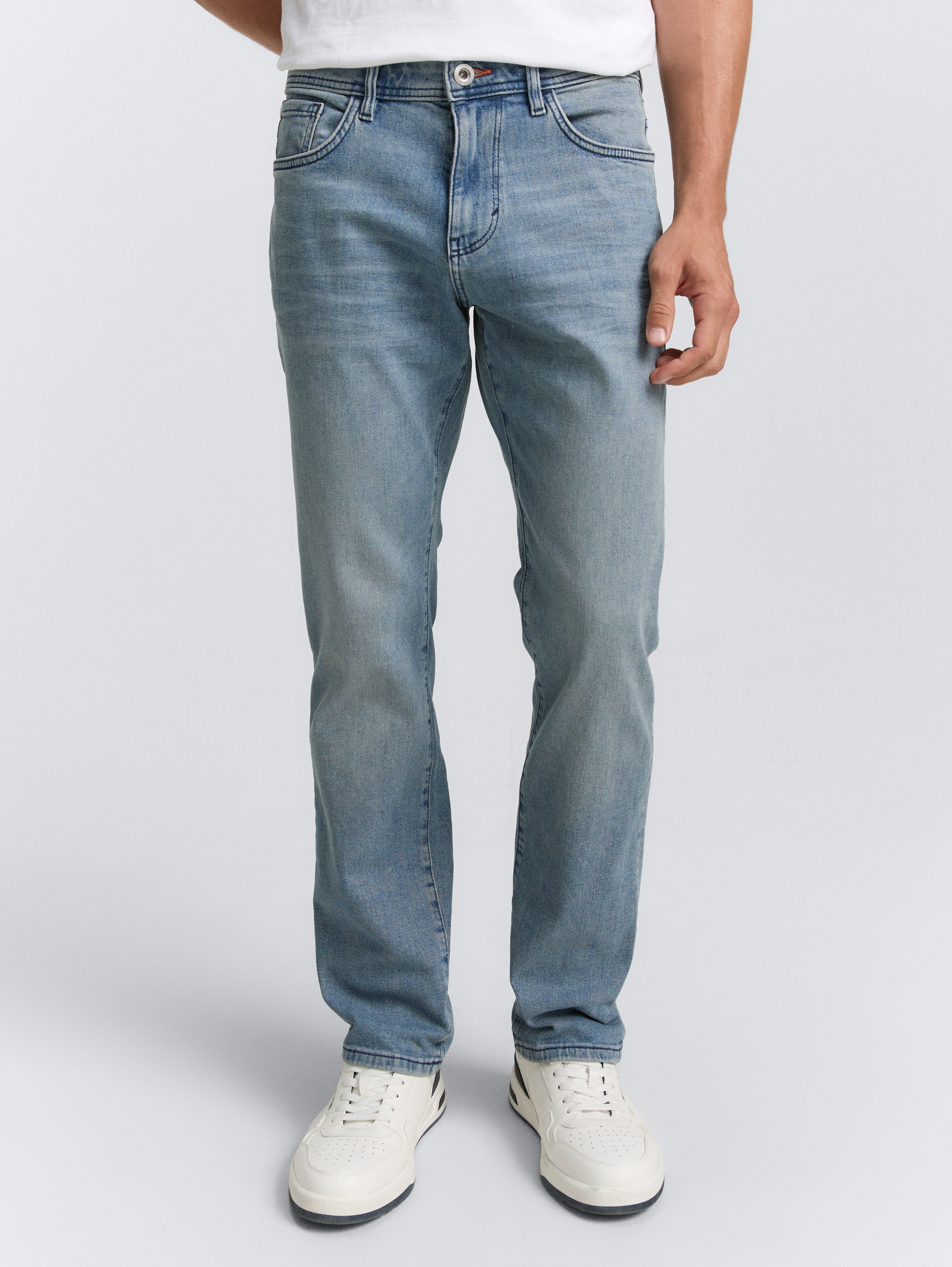 TTMARVIN STRAIGHT Jeans mit Stretch - Stone Blue Denim - Ausschnitt Model-Vorderansicht