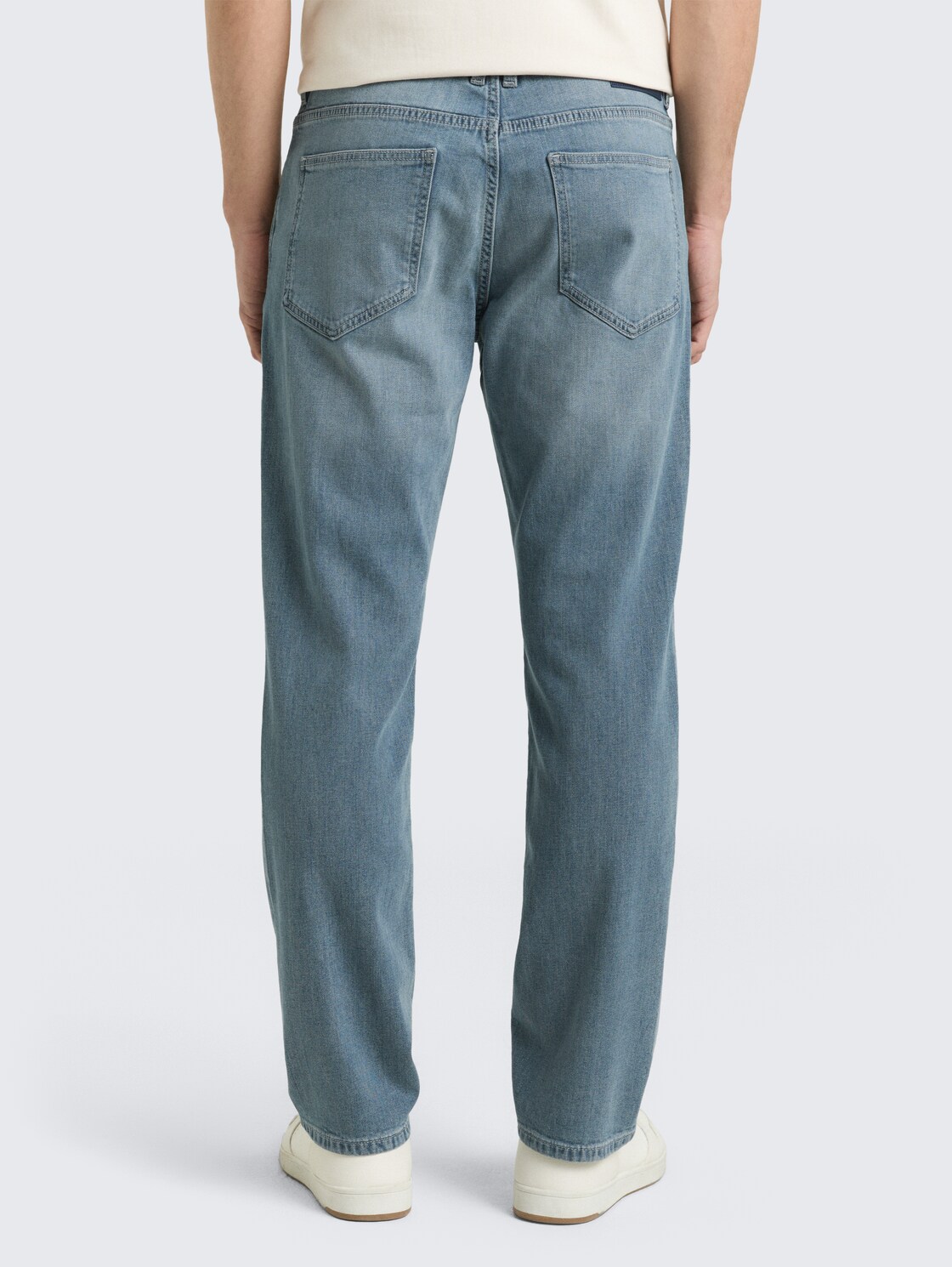 TTMARVIN STRAIGHT Jeans mit Stretch - light stone blue grey denim - Auschnitt Model-Rückansicht