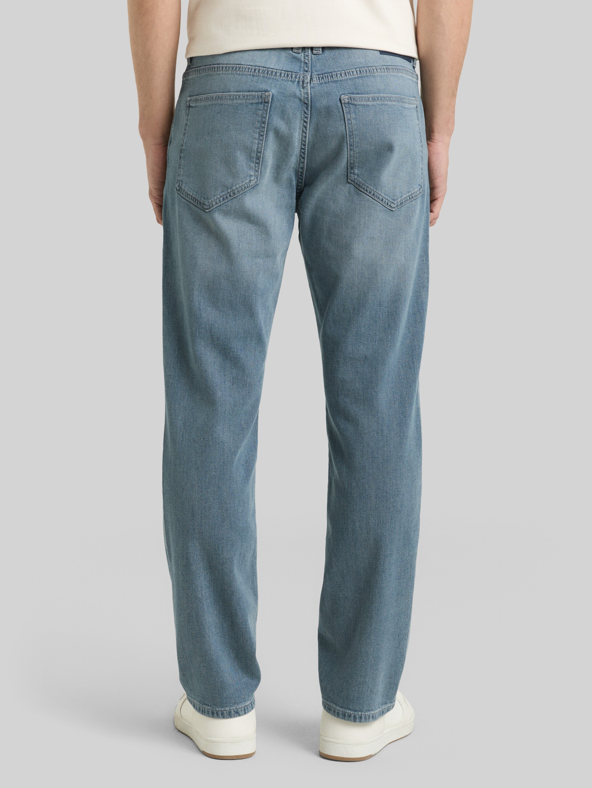 TTMARVIN STRAIGHT Stretch Jeans - light stone blue grey denim - Neckline model-back view