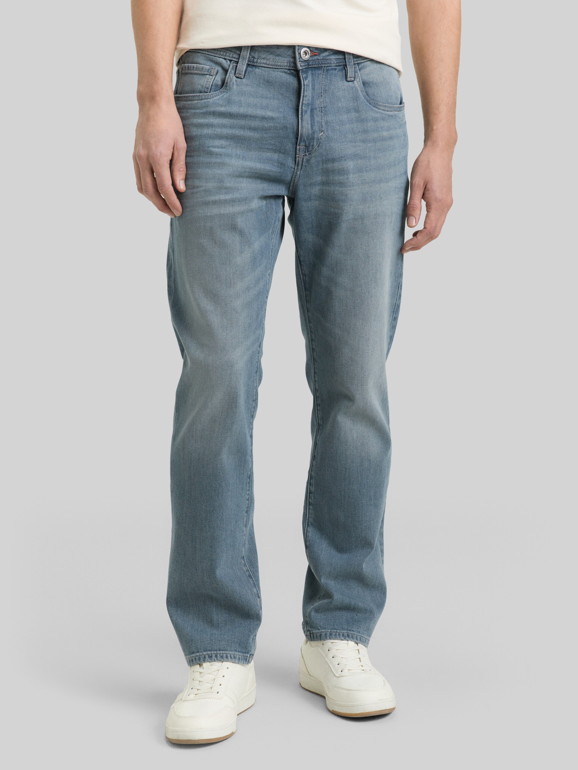 TTMARVIN STRAIGHT Stretch Jeans - light stone blue grey denim - Neckline model front view