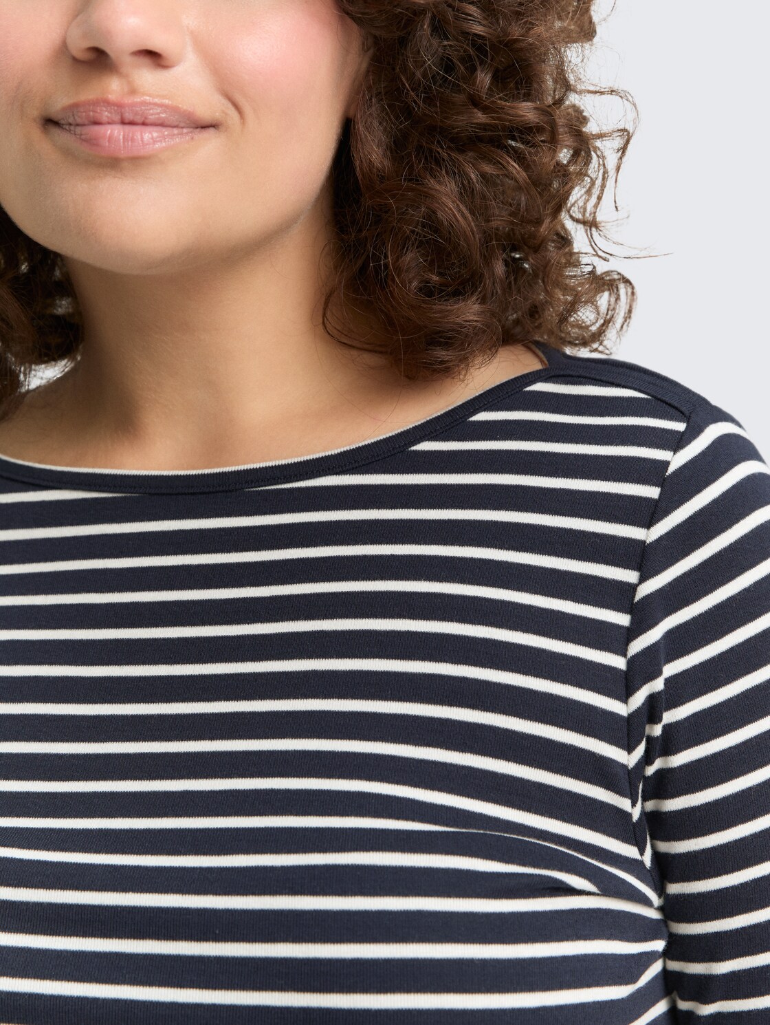 Plus Size - Langarmshirt mit Streifenmuster - navy offwhite tee stripe - Detail-Model-Ansicht