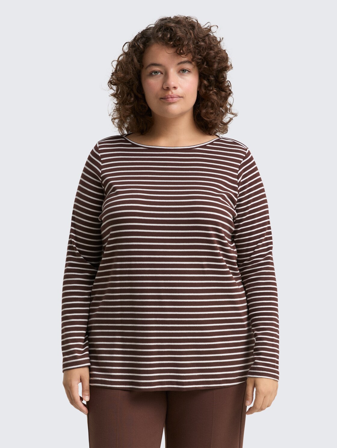 Plus Size - Langarmshirt mit Streifenmuster - brown offwhite tee stripe - Ausschnitt Model-Vorderansicht