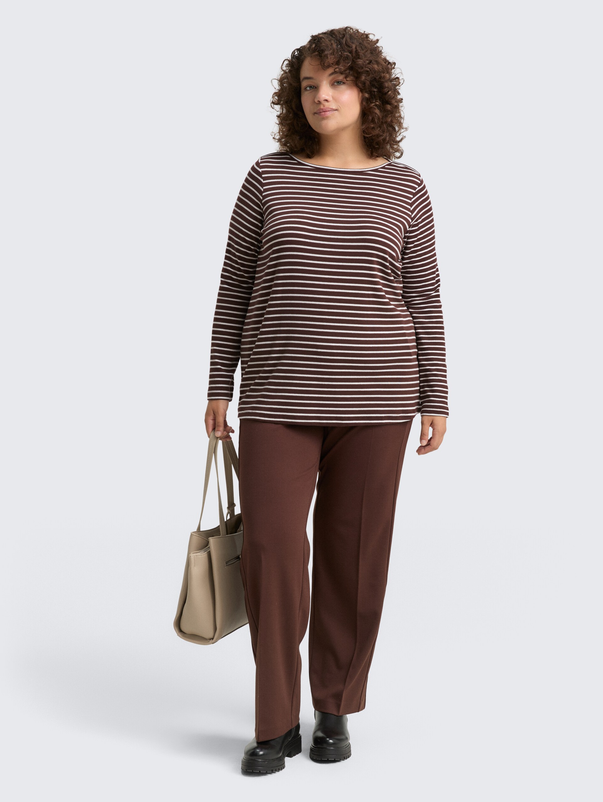 Plus Size - Langarmshirt mit Streifenmuster - brown offwhite tee stripe - Model-Vorderansicht