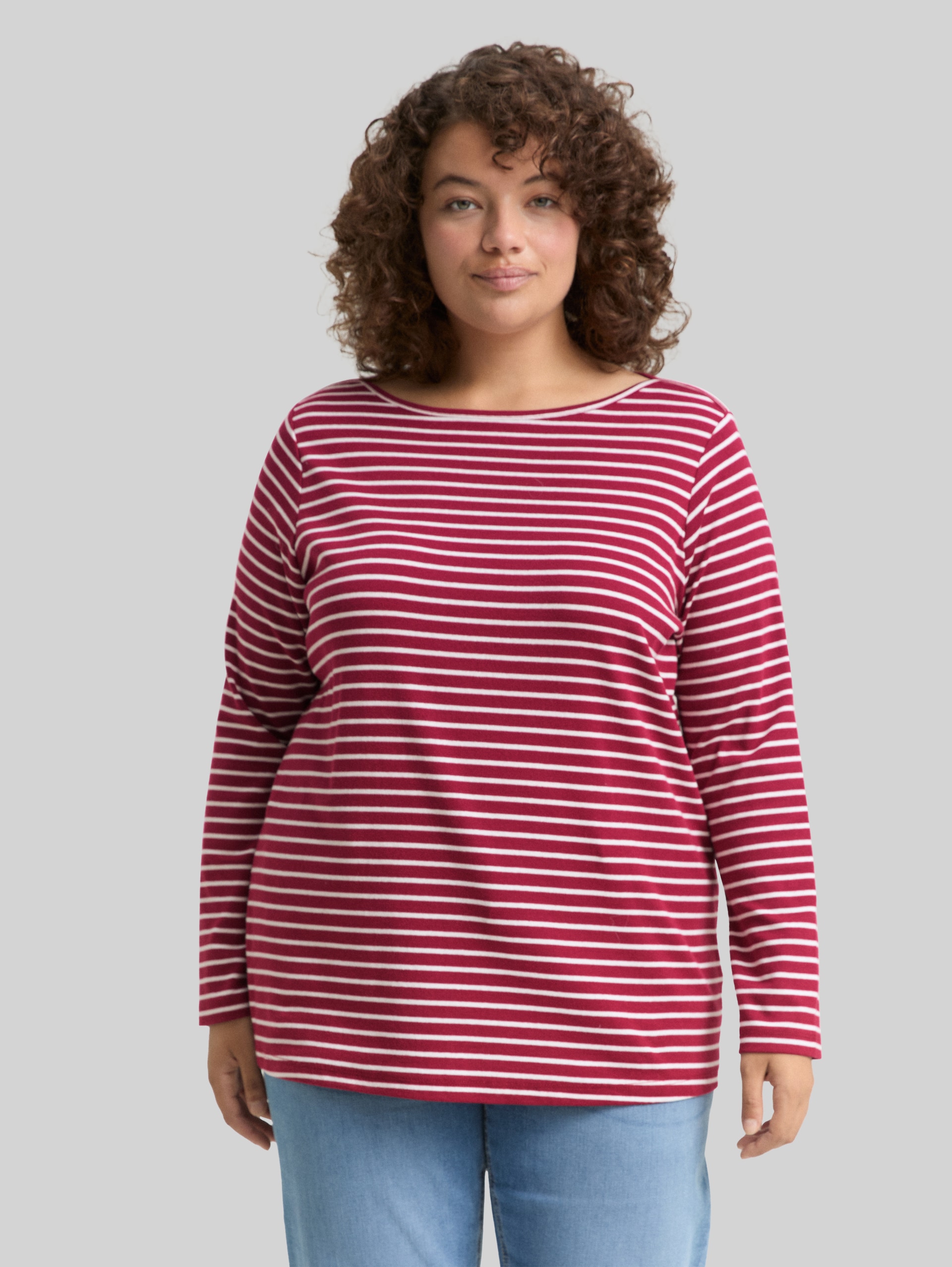 Plus Size - Long sleeve shirt with stripe pattern - red offwhite stripe - Neckline model front view
