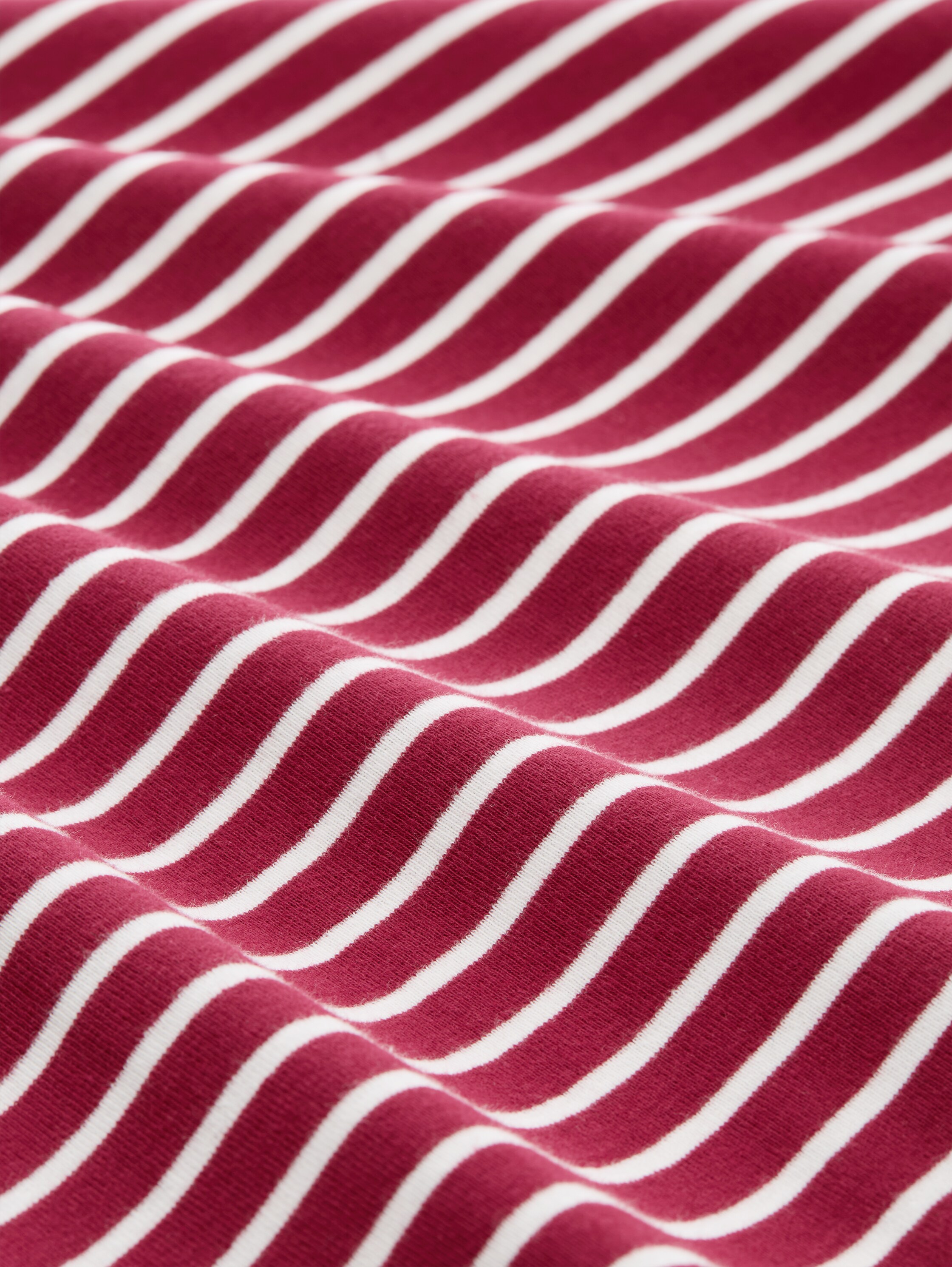 Plus size long-sleeved shirt with striped pattern - red_offwhite_stripe - 