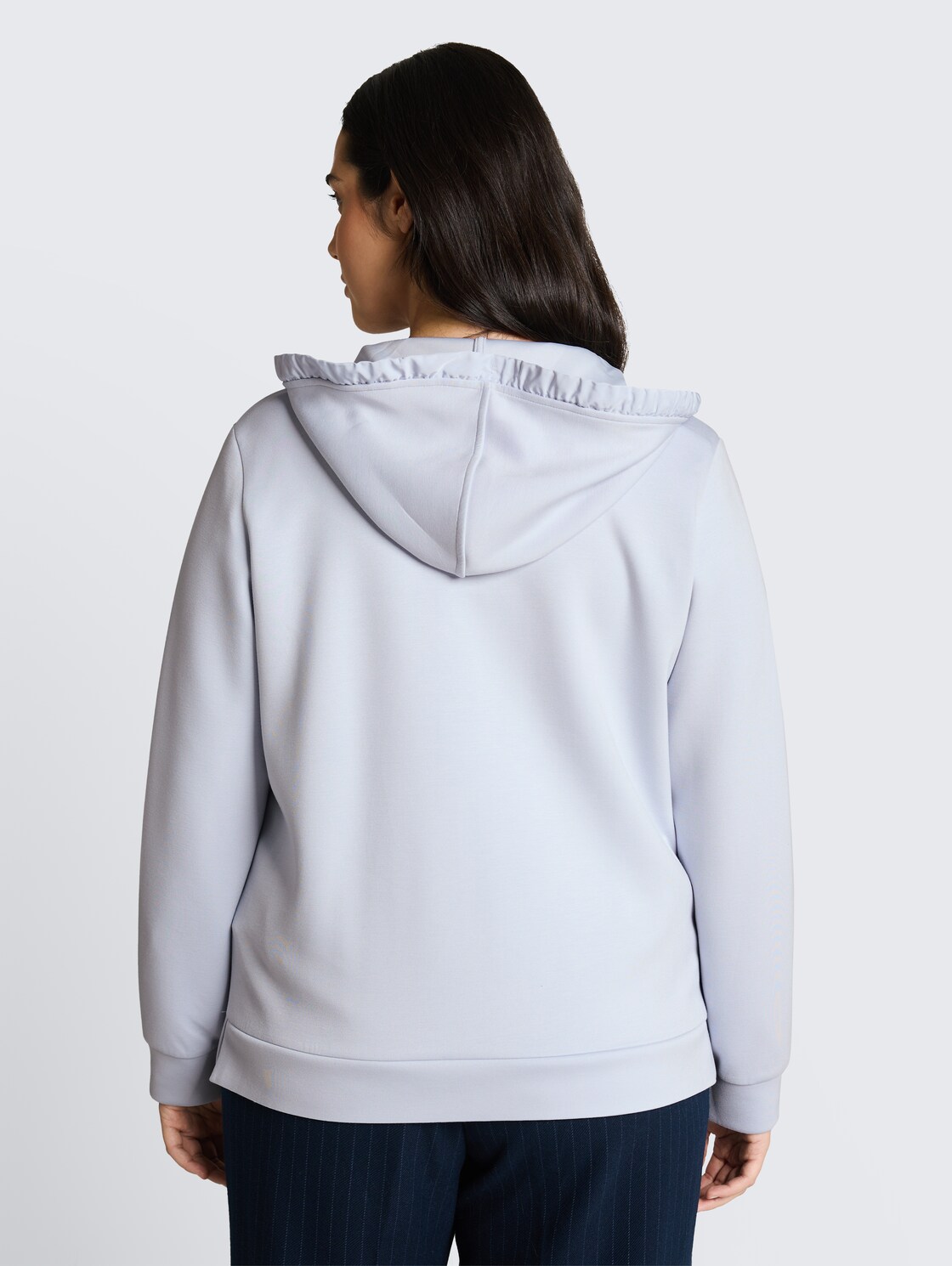Plus Size - Hoodie Sweatjacke aus Scuba - soft dusty blue - Auschnitt Model-Rückansicht