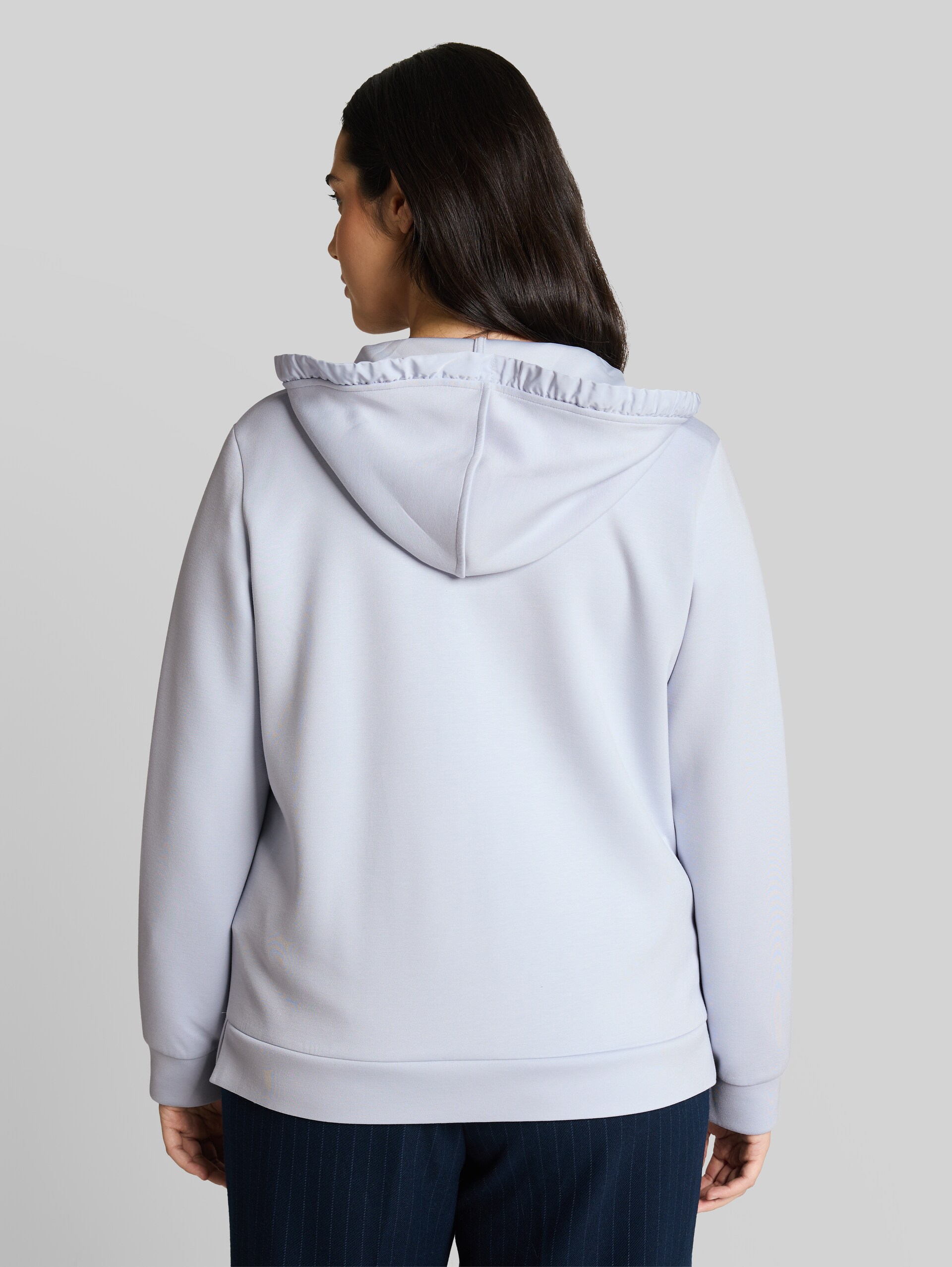 Plus Size - Sweat à capuche en scuba - soft dusty blue - Découpe Vue arrière du modèle