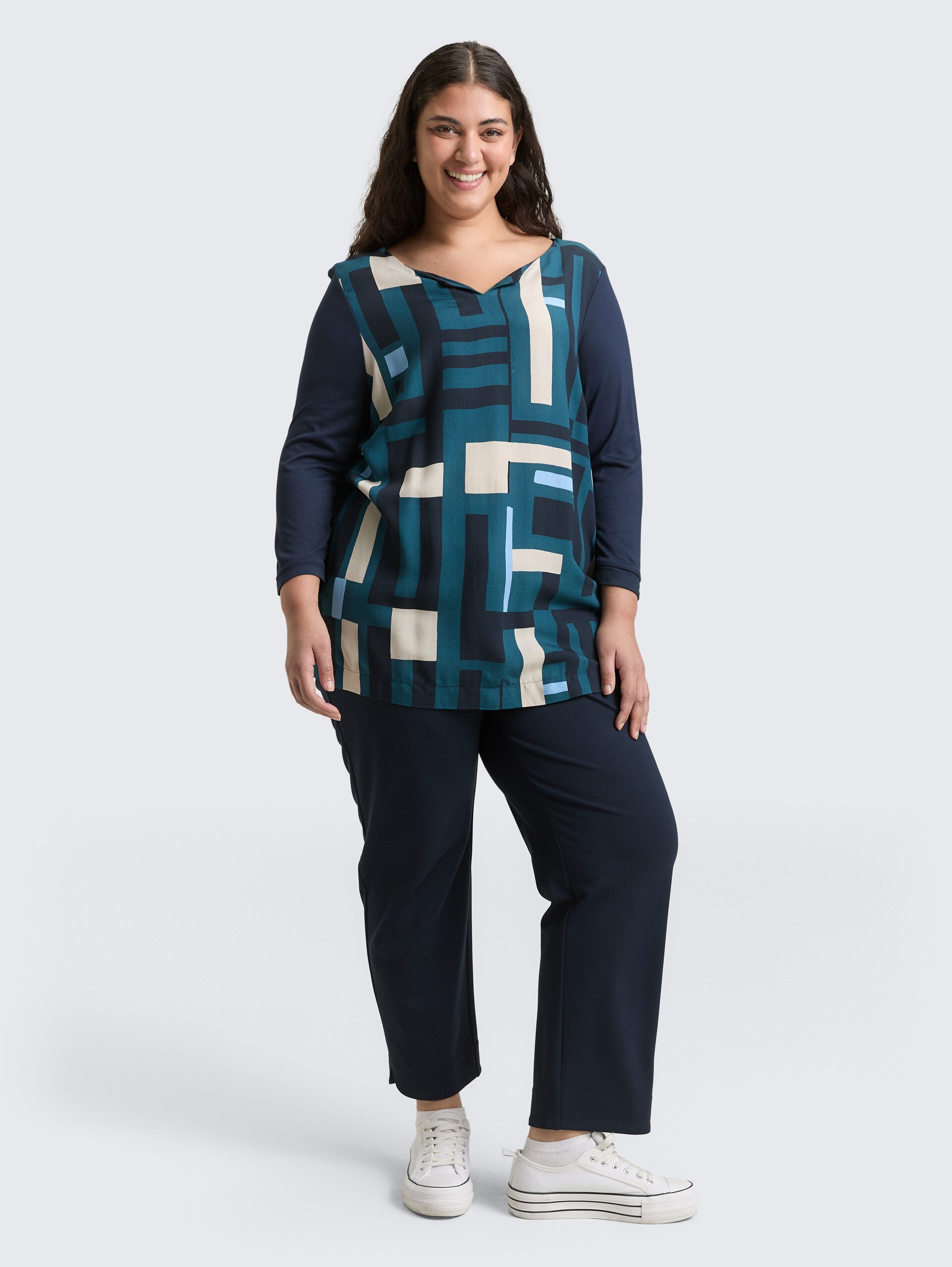 Plus Size - Langarmshirt im Material-Mix - Lunar Eclipse - Model-Vorderansicht
