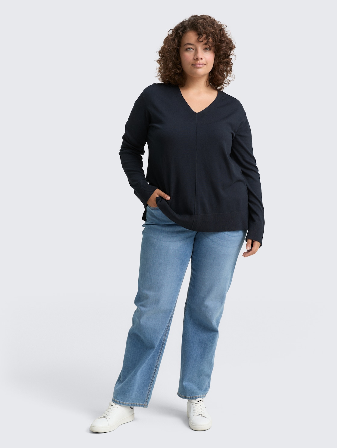 Plus Size - Loose Fit Strickpullover - Lunar Eclipse - Model-Vorderansicht