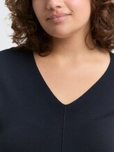 Plus - Loose Fit gebreide trui - Lunar Eclipse - Detailaanzicht model