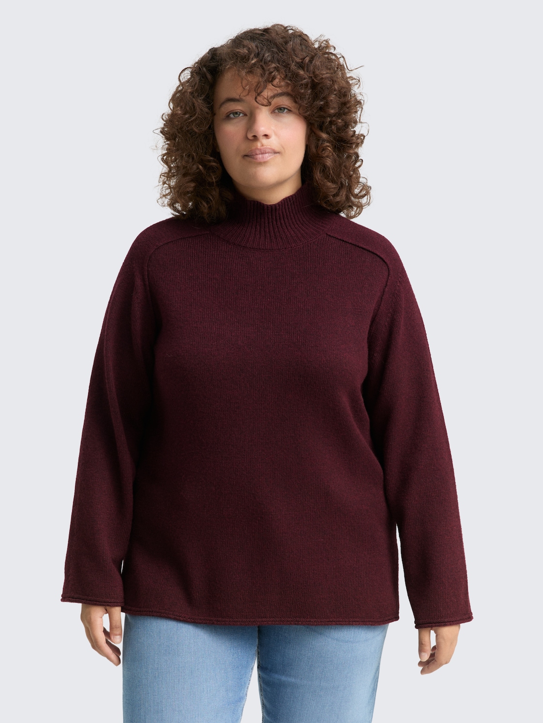 Plus Size - Loose Fit Strickpullover mit Stehkragen - Dark Red Mélange - Ausschnitt Model-Vorderansicht