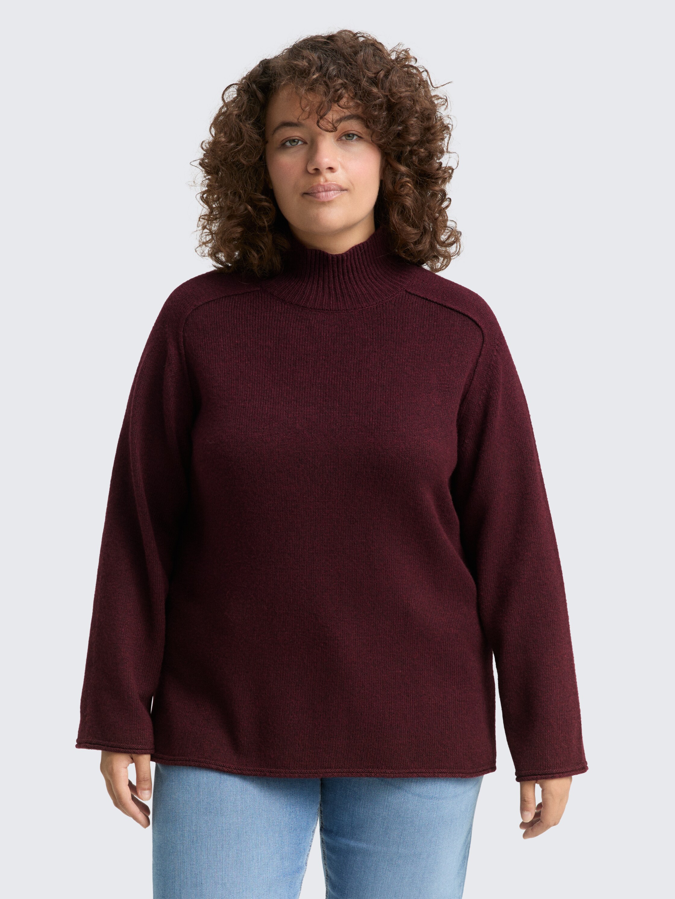 Plus Size - Loose Fit Strickpullover mit Stehkragen - Dark Red Mélange - Ausschnitt Model-Vorderansicht