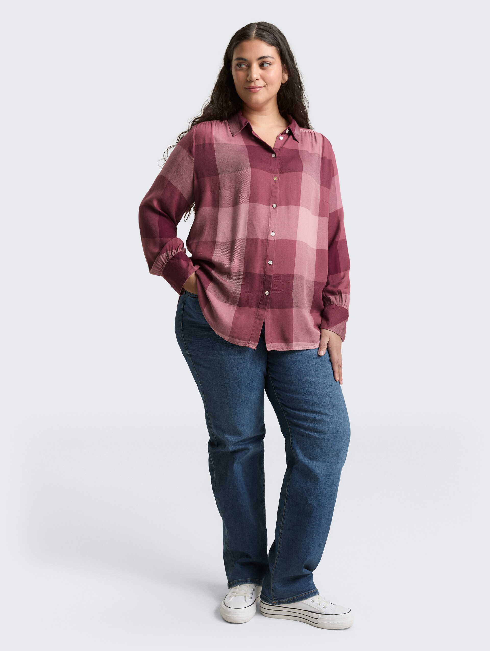 Plus Size - Hemdbluse mit Karomuster - berry rose check - Model-Vorderansicht