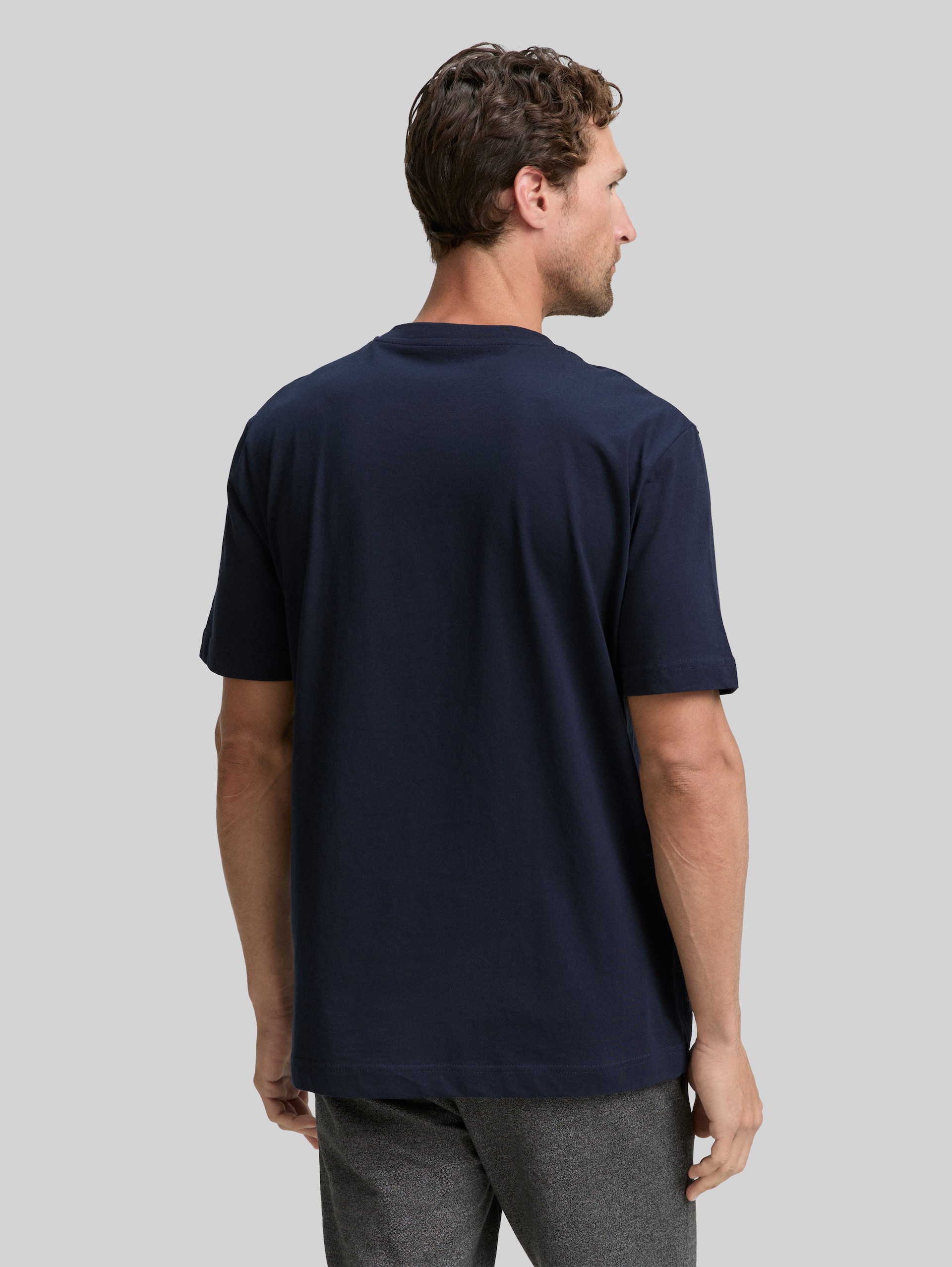 T-Shirts aus Baumwolle im 2er-Pack - sky captain blue - Auschnitt Model-Rückansicht