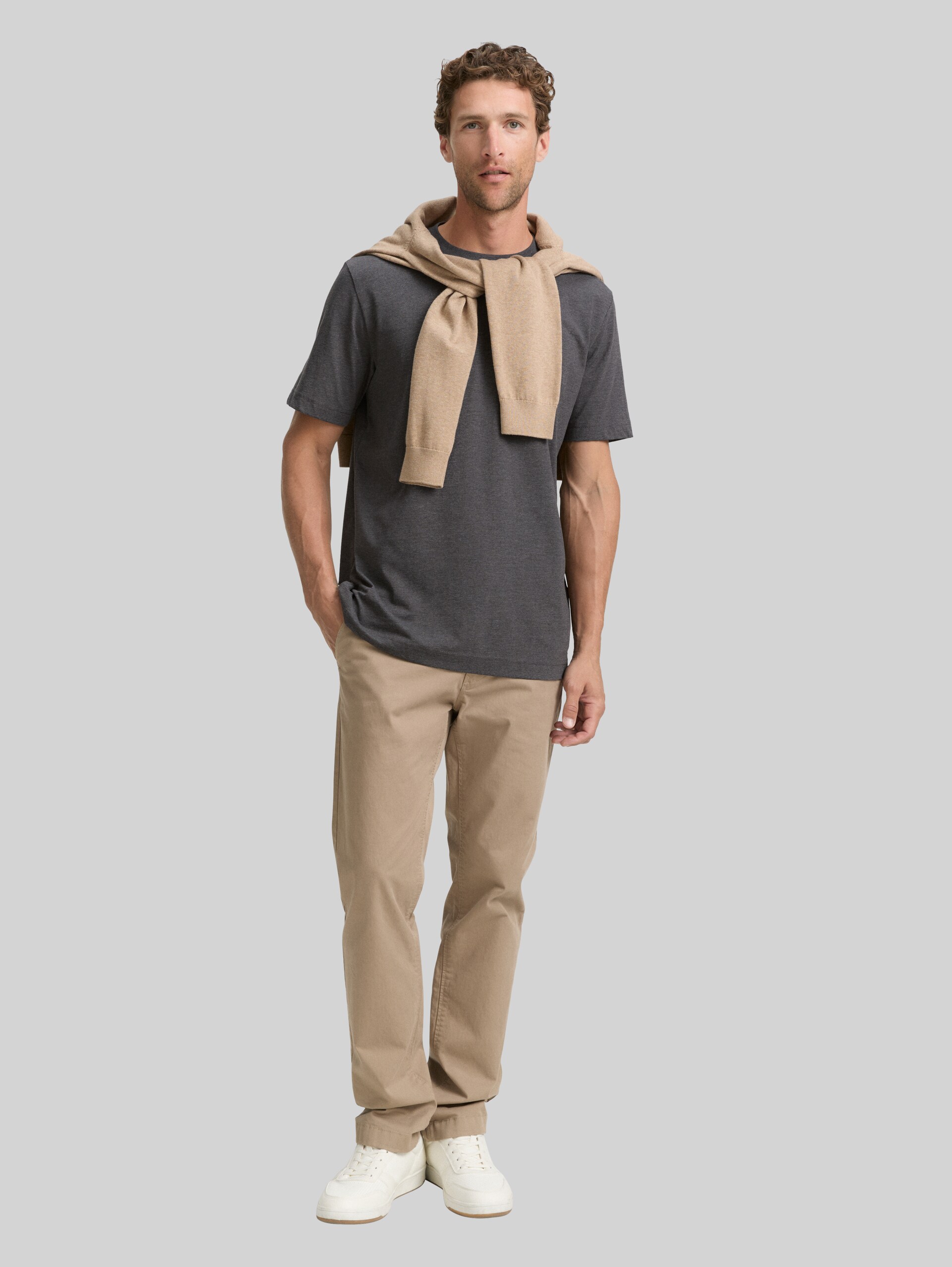Cotton T-shirts in a 2-pack - Dark Grey Melange - Model front view