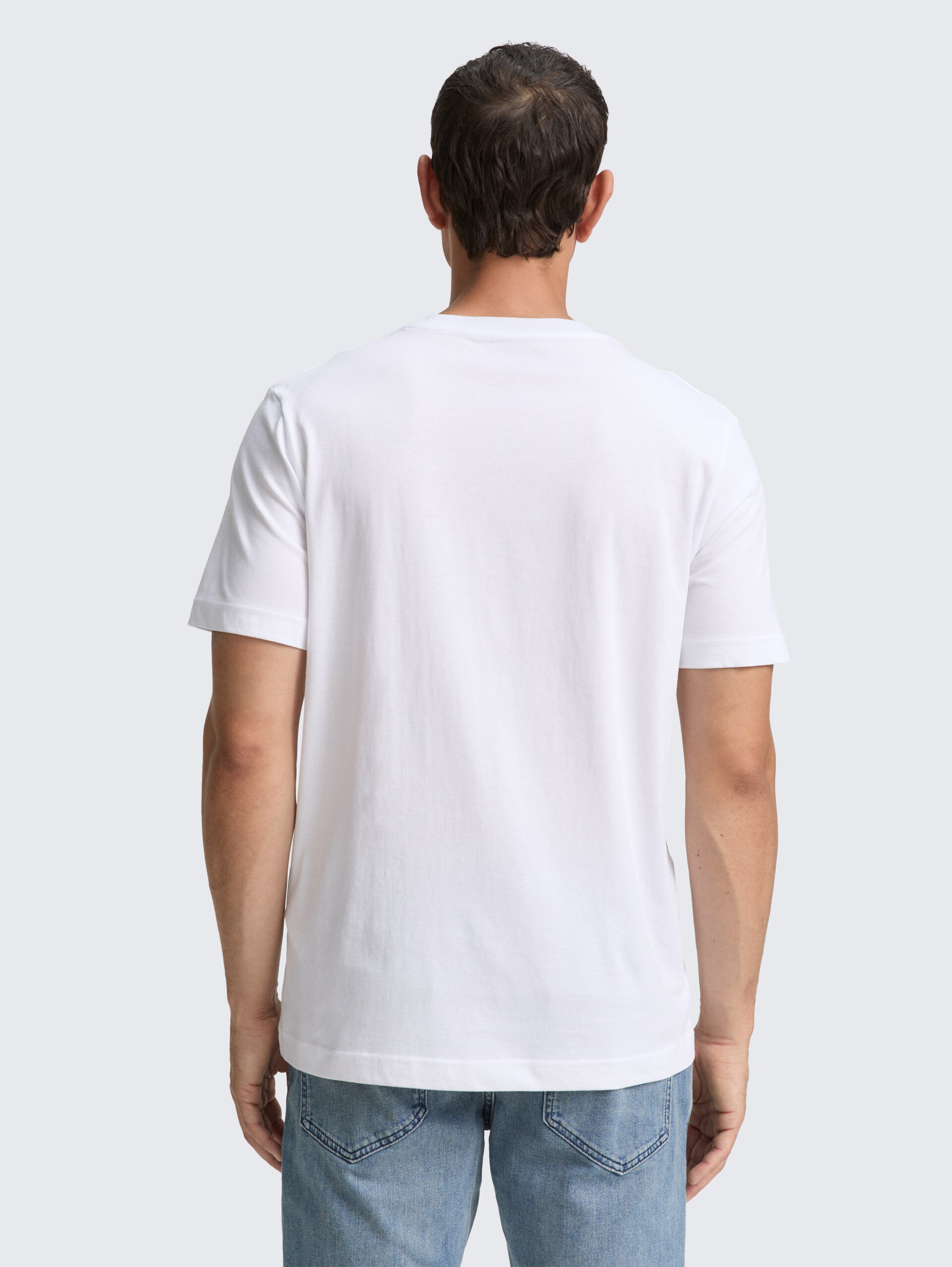 T-Shirts aus Baumwolle im 2er-Pack - White 2 - Auschnitt Model-Rückansicht