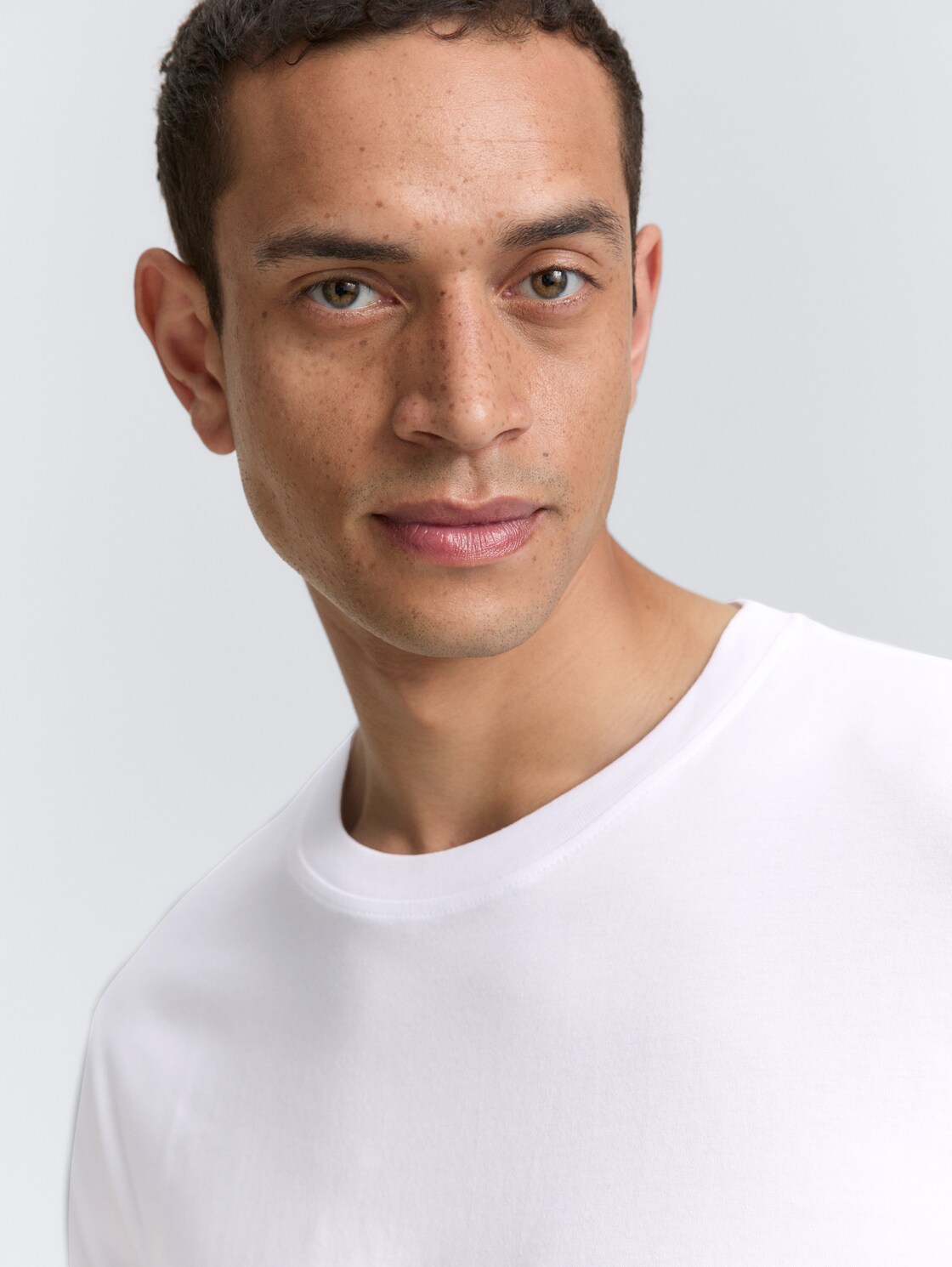 T-Shirts aus Baumwolle im 2er-Pack - White - Detail-Model-Ansicht