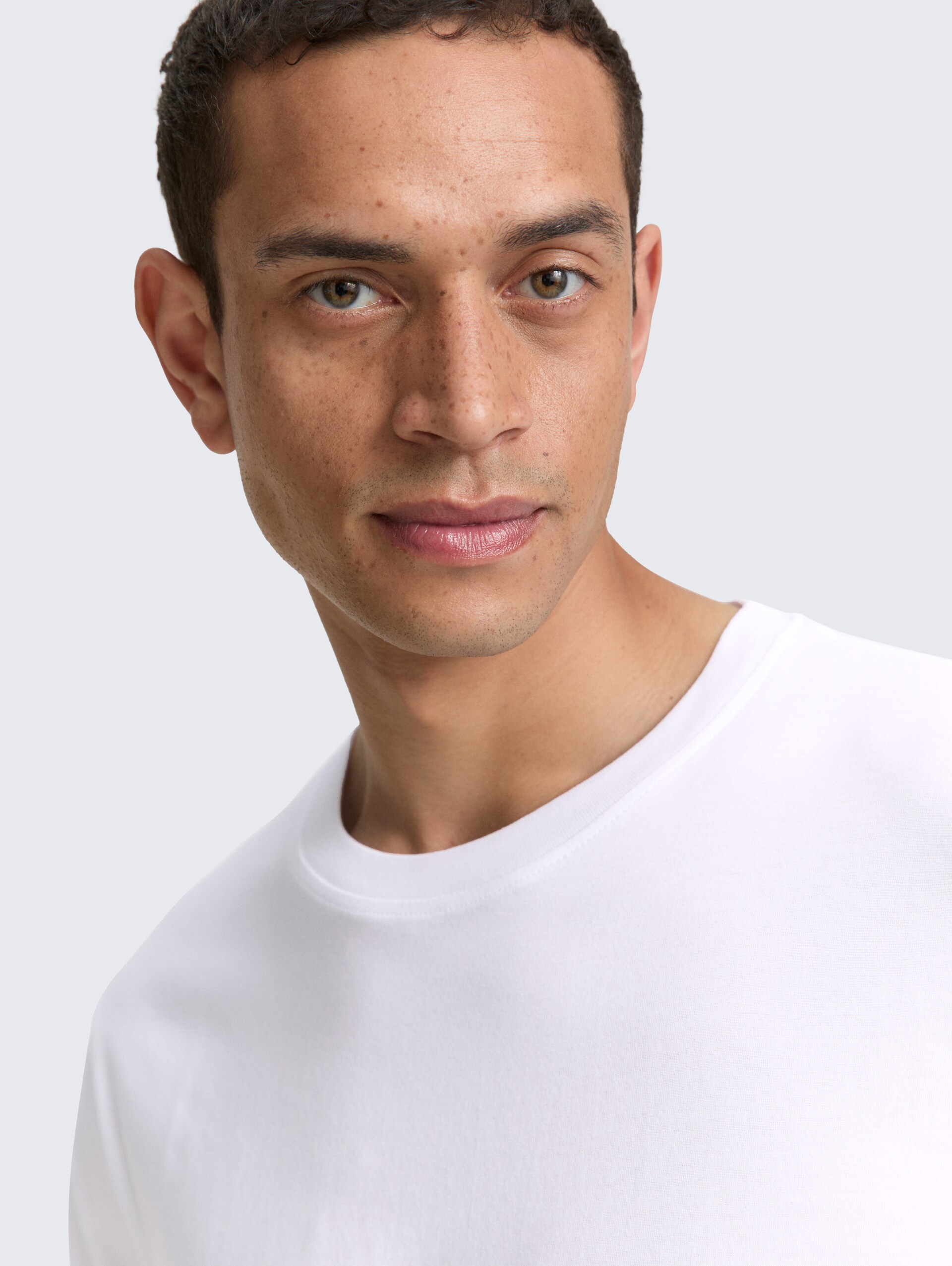 T-Shirts aus Baumwolle im 2er-Pack - White - Detail-Model-Ansicht
