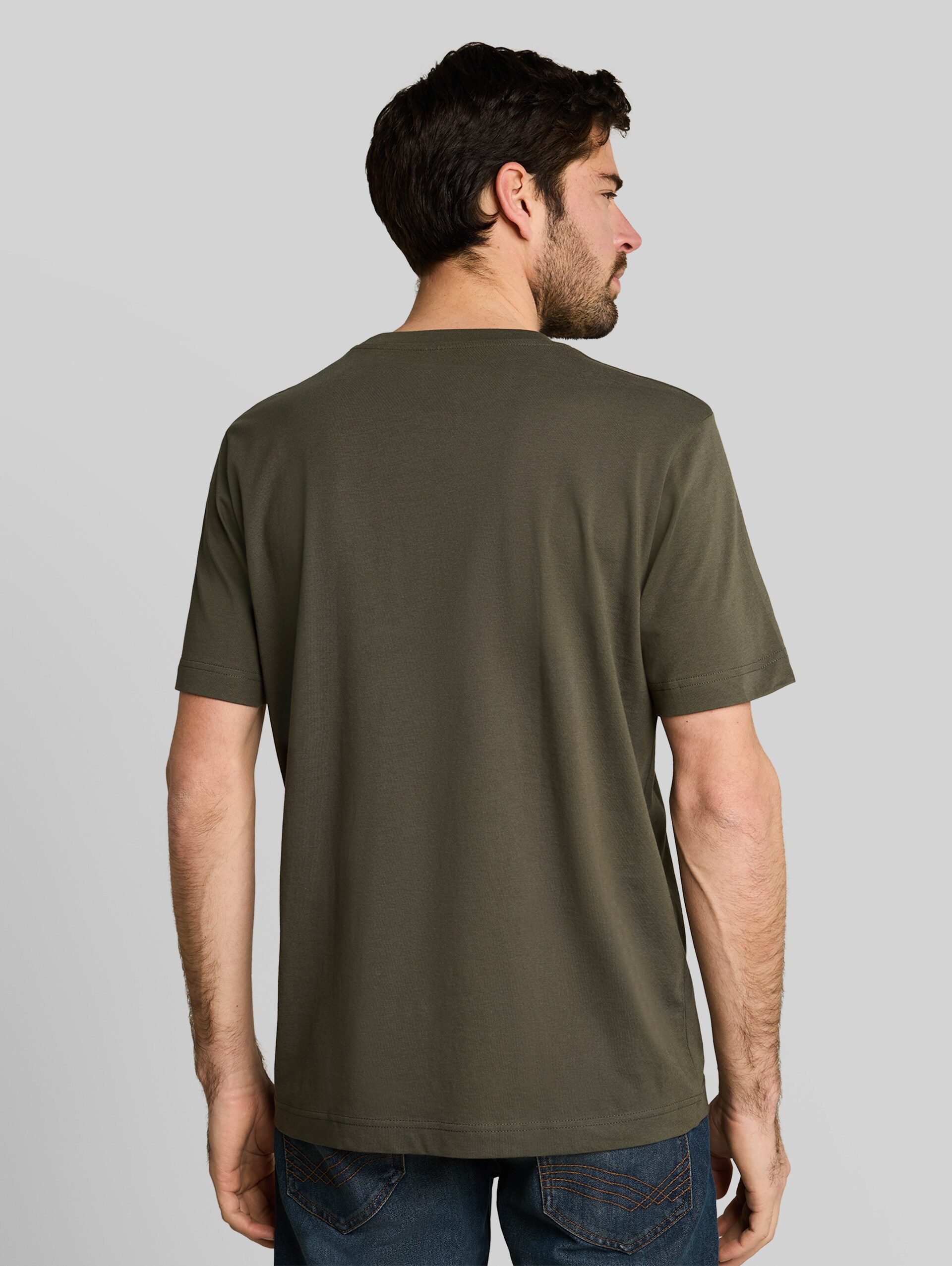 Katoenen T-shirts in een set van 2 - deep leaf green - Neklijn model-achteraanzicht