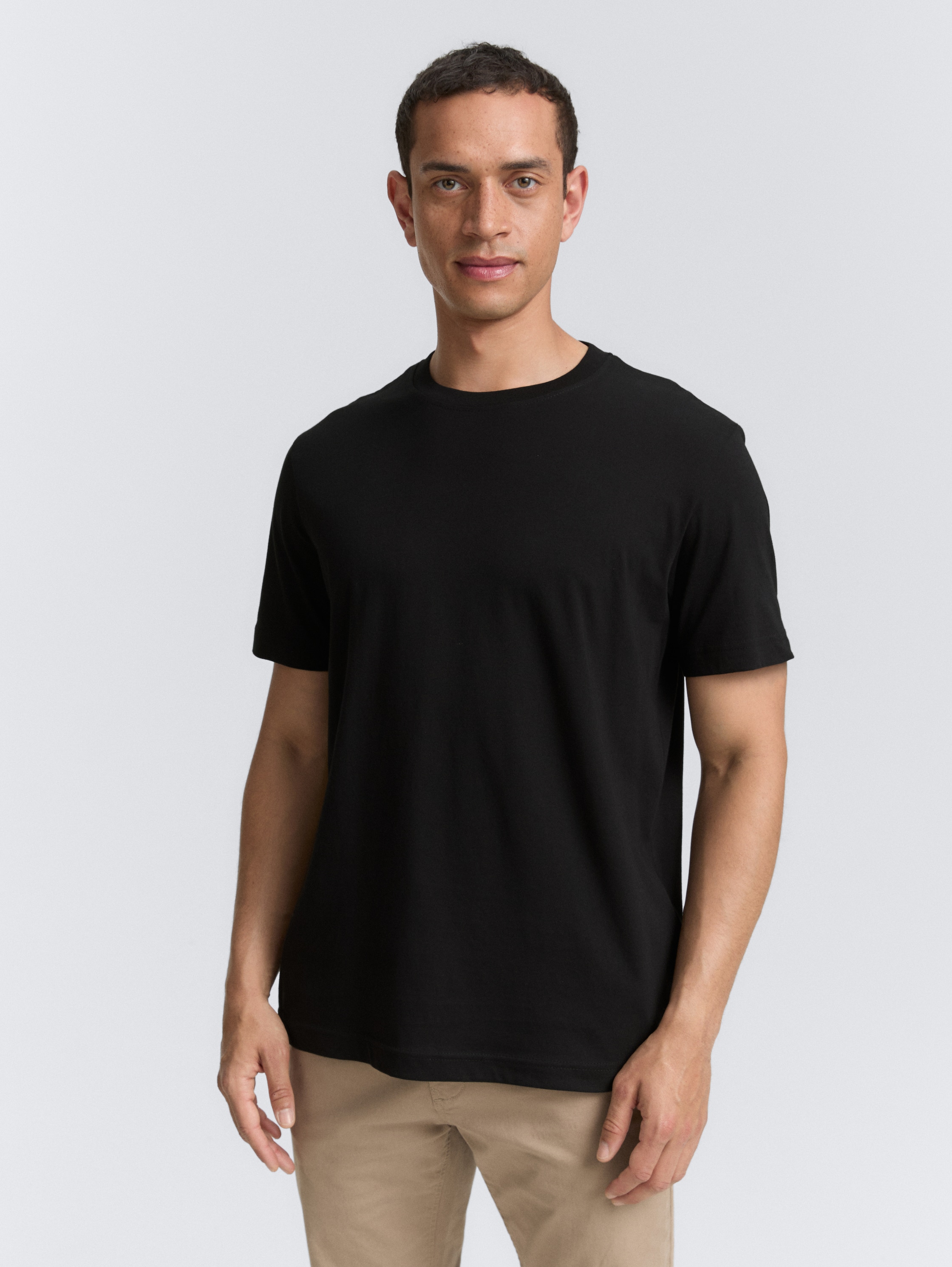 T-Shirts aus Baumwolle im 2er-Pack - black - Ausschnitt Model-Vorderansicht