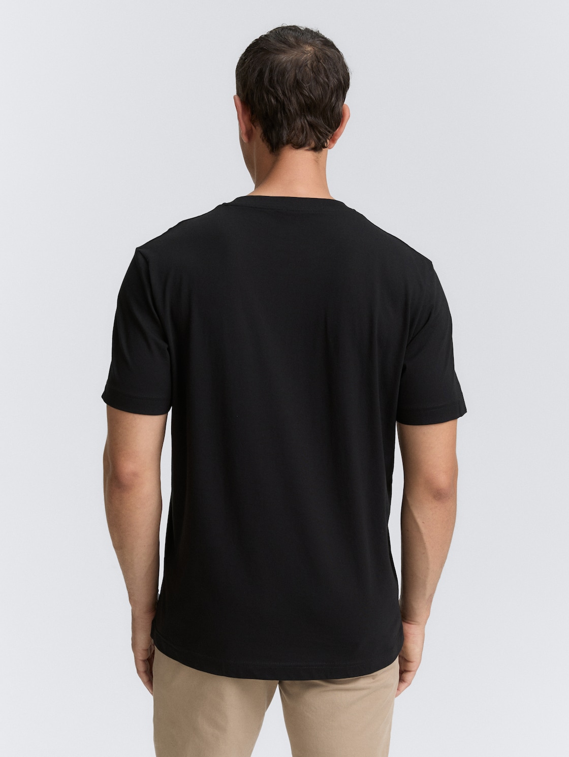 T-Shirts aus Baumwolle im 2er-Pack - Black - Auschnitt Model-Rückansicht