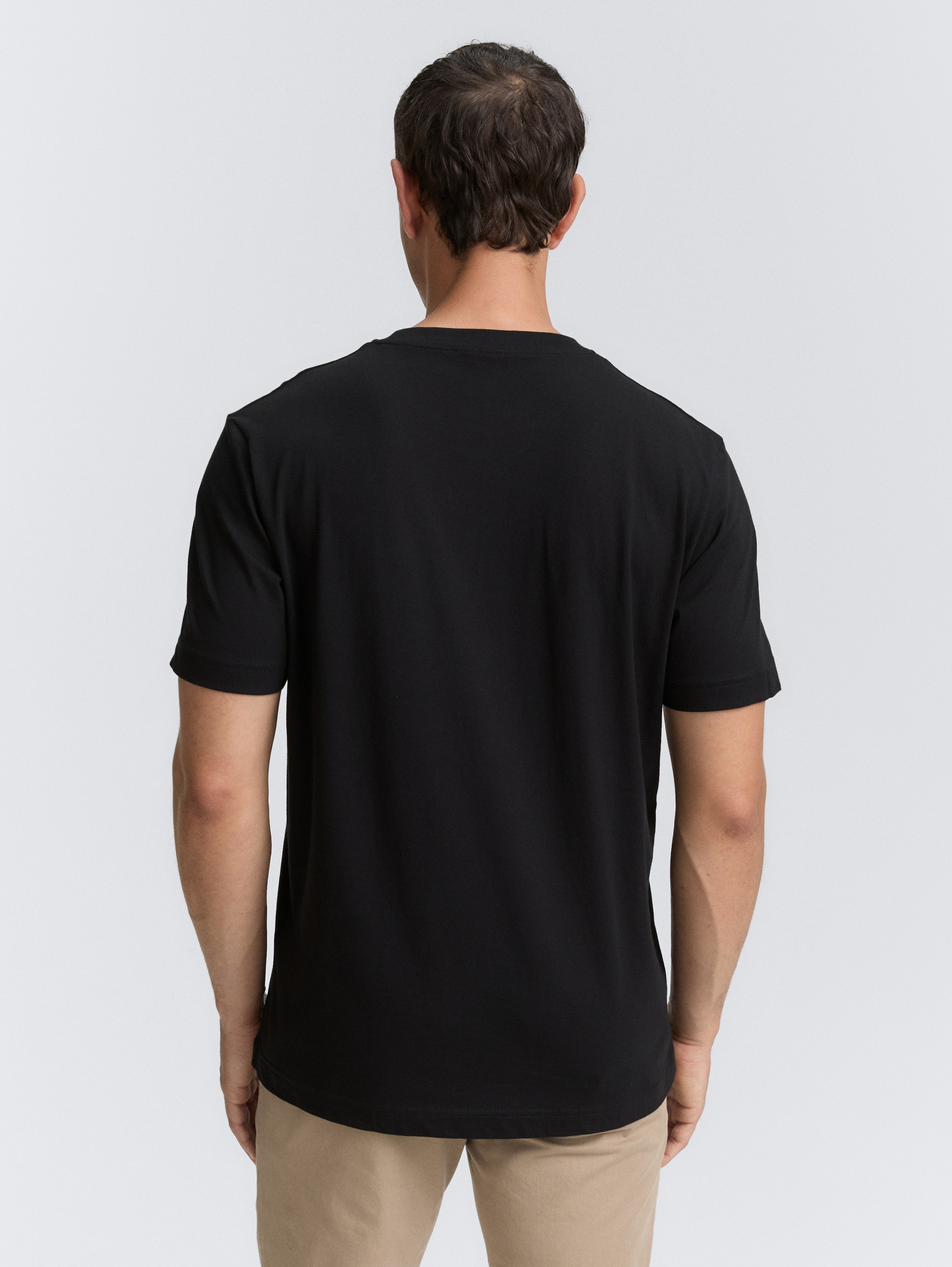 T-Shirts aus Baumwolle im 2er-Pack - black - Auschnitt Model-Rückansicht