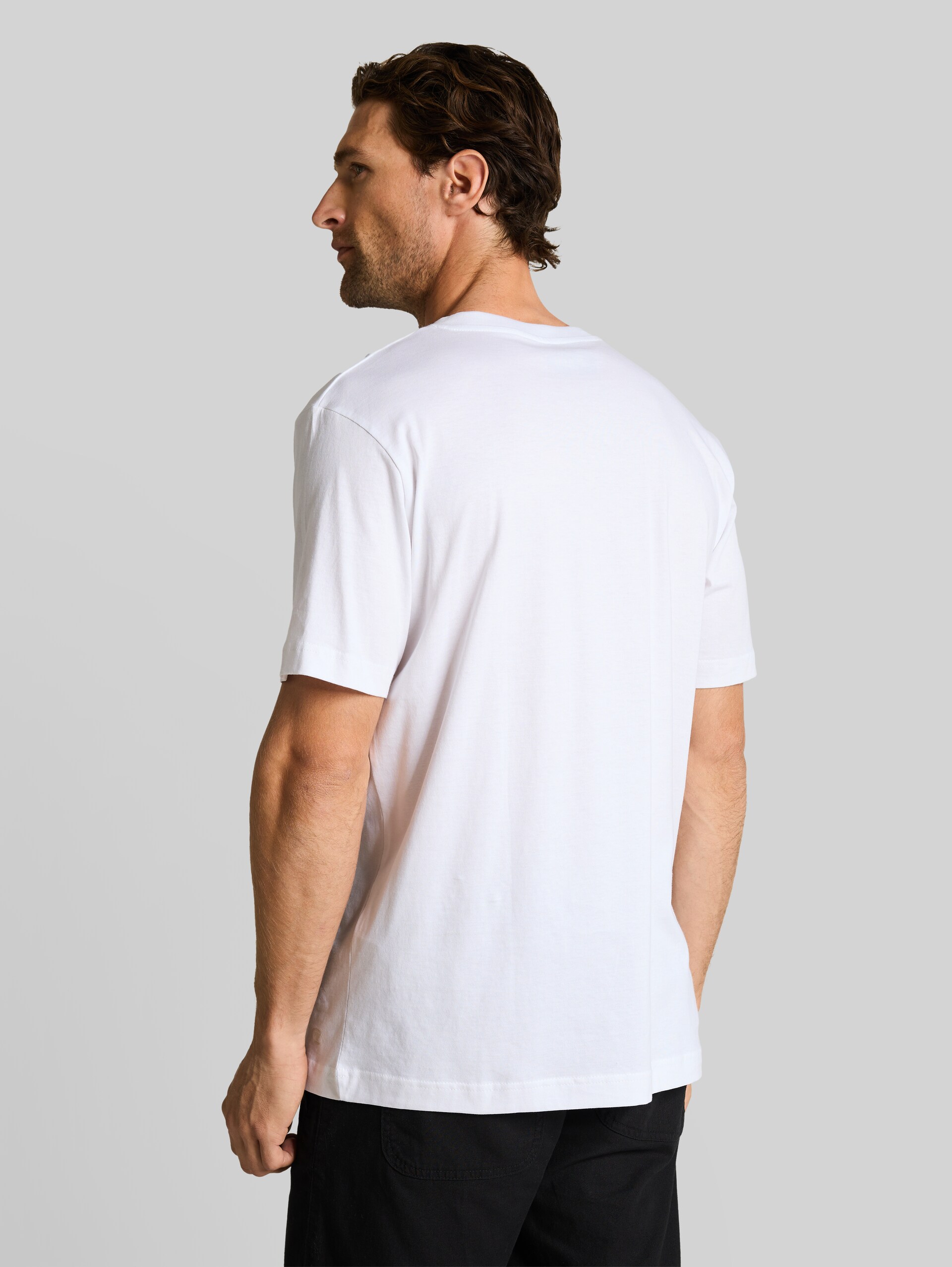 V-neck T-shirts in a pack of 2 - White 2 - Neckline model-back view
