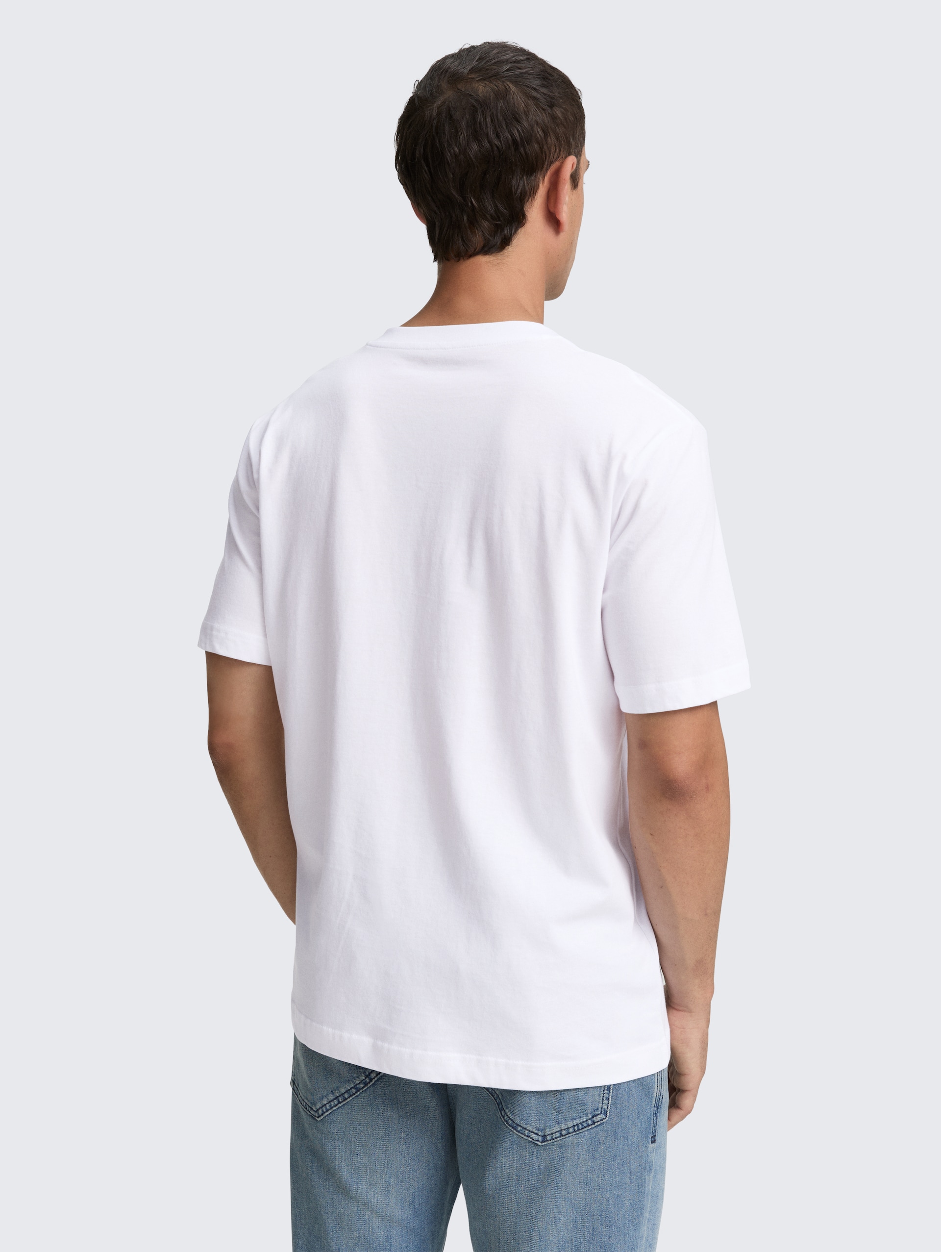 T-Shirts mit V-Ausschnitt im 2er-Pack - White - Auschnitt Model-Rückansicht