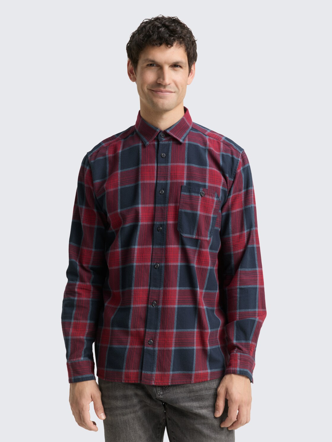 Comfort Fit Hemd mit Karomuster - navy red check - Ausschnitt Model-Vorderansicht