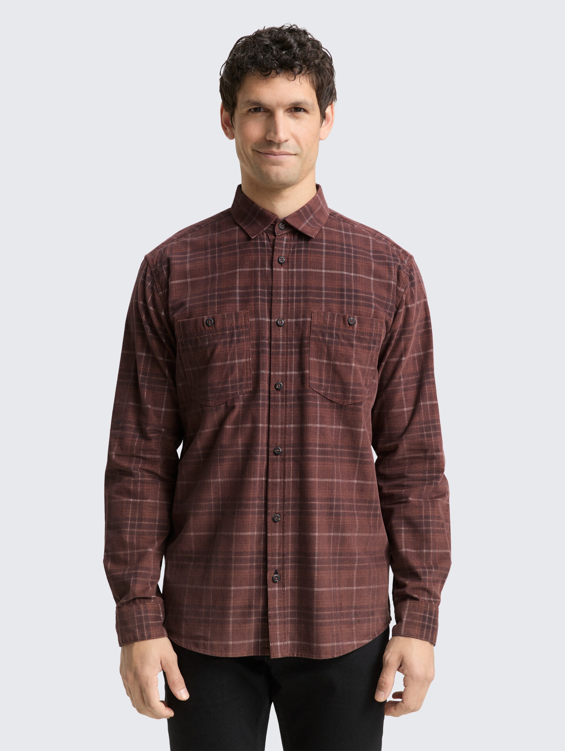 Regular Fit Cordhemd mit Karomuster - brown white cord check - Ausschnitt Model-Vorderansicht