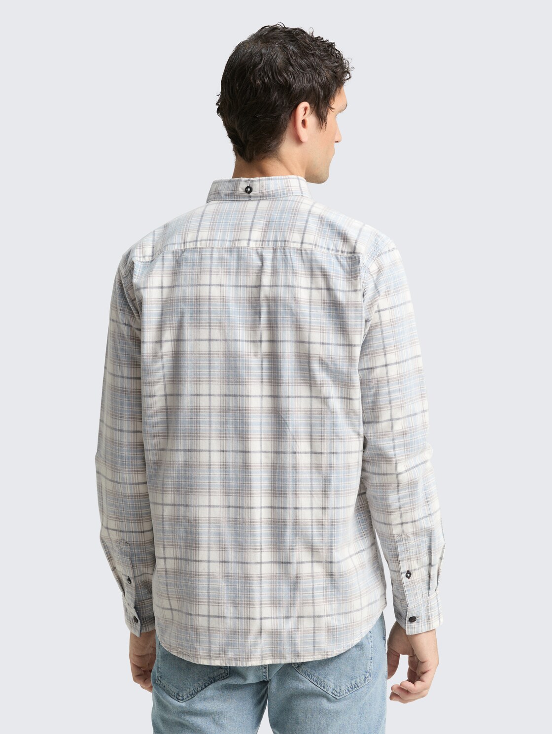 Regular Fit Cordhemd mit Karomuster - white blue cord check - Auschnitt Model-Rückansicht